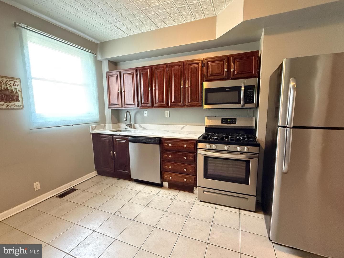 1210 Sargeant Street photo 7
