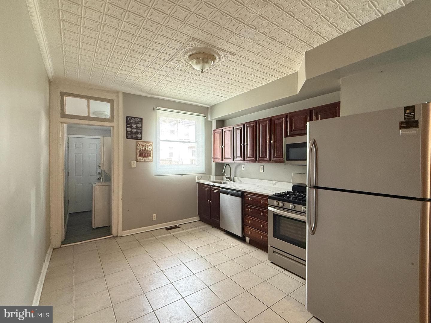 1210 Sargeant Street photo 8