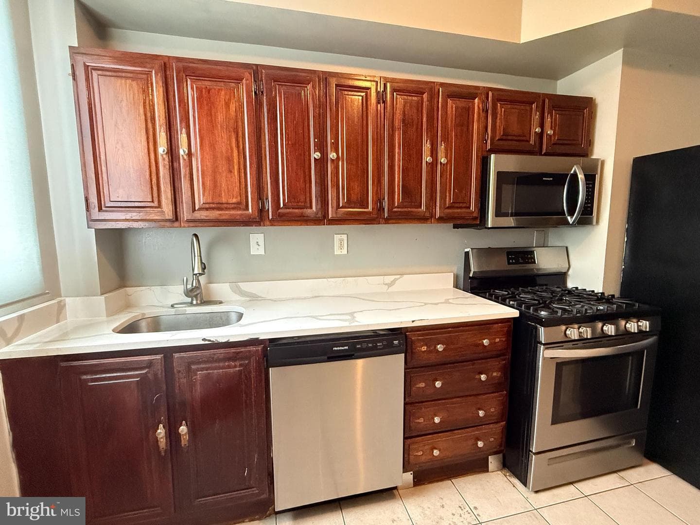1210 Sargeant Street photo 9