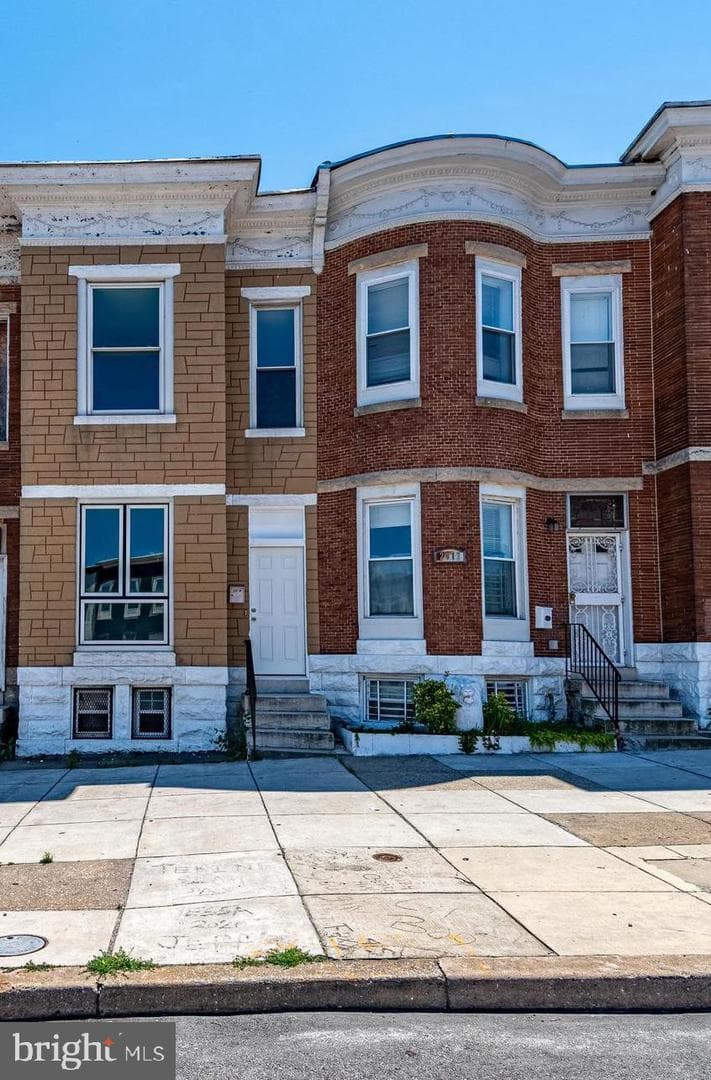 2019 E North Avenue photo 1