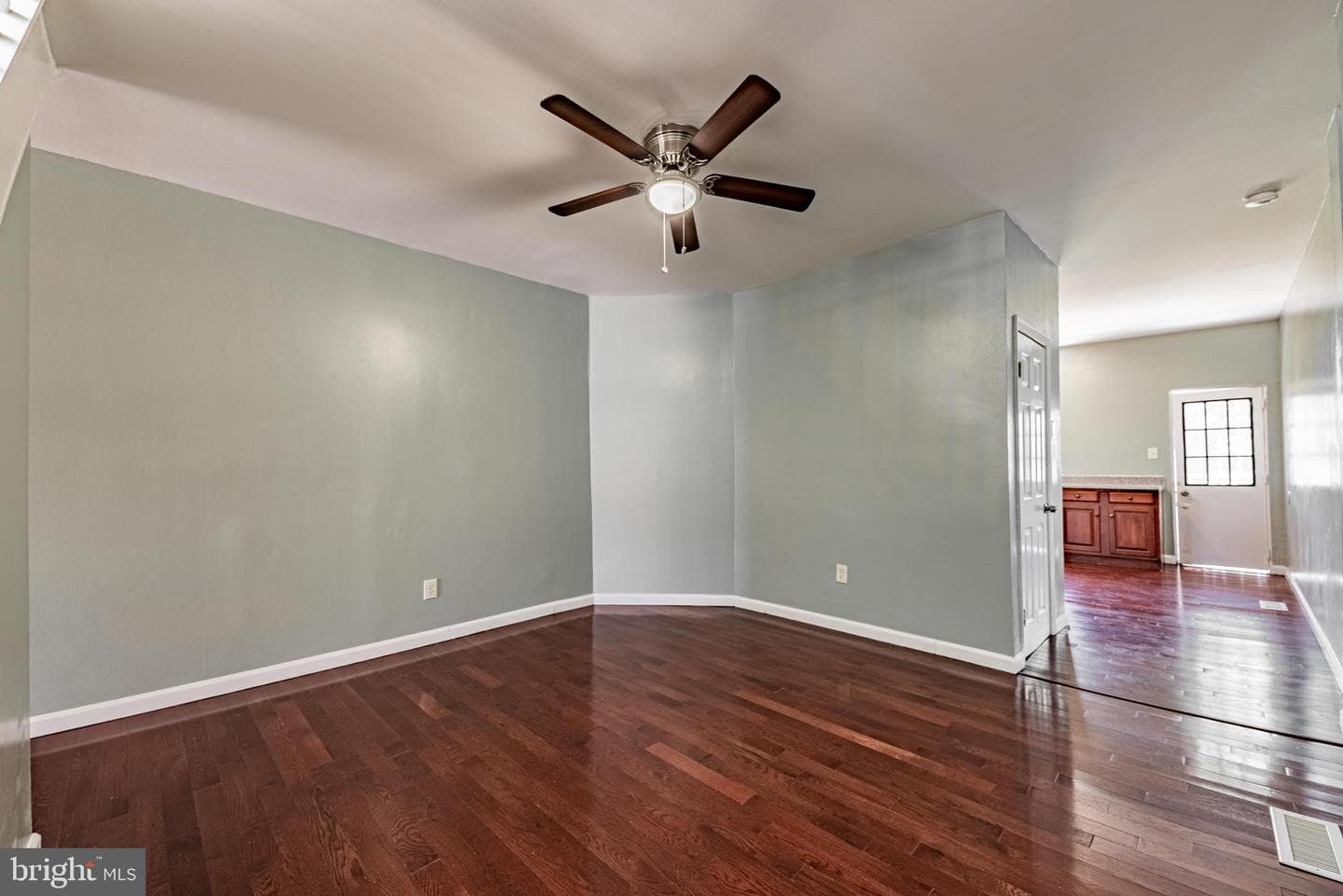 2019 E North Avenue photo 3