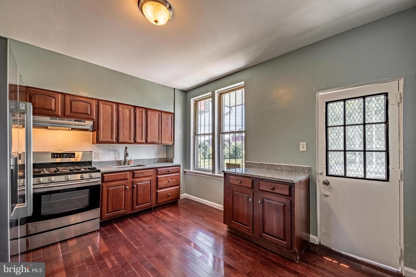 2019 E North Avenue photo 5