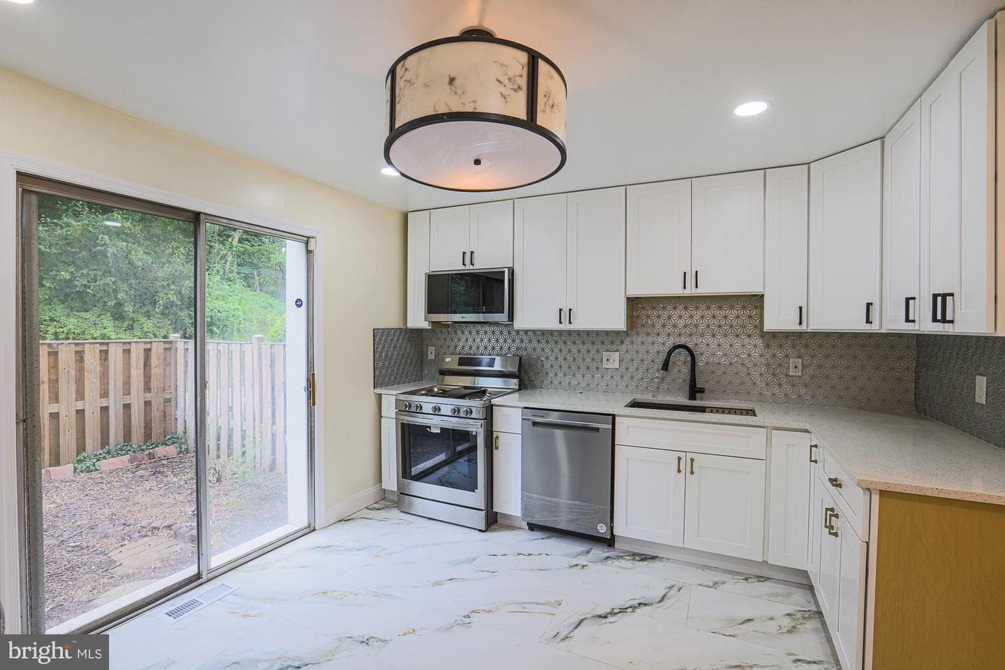 1906 Greenhaven Drive photo 3
