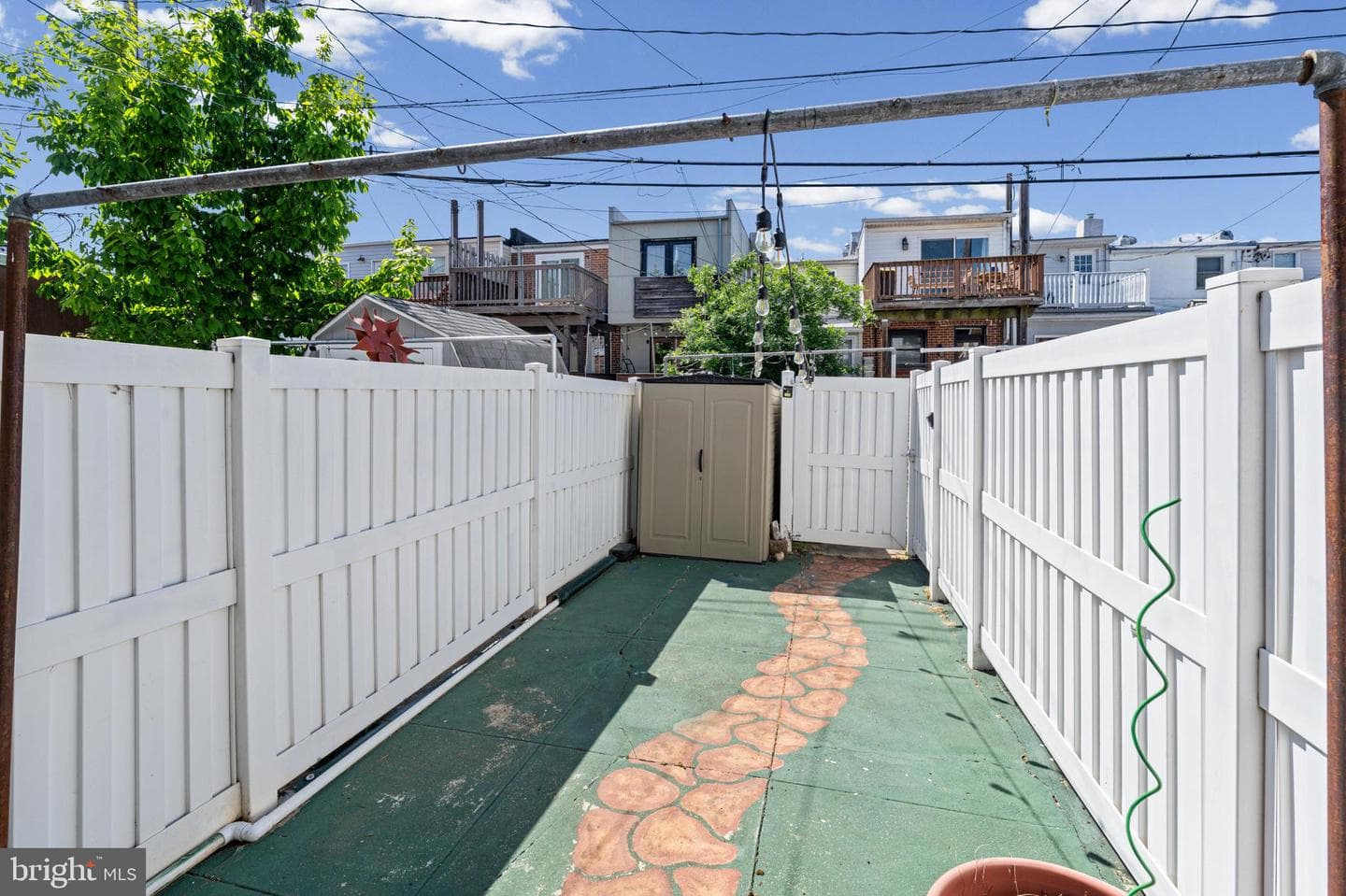 1456 Andre Street photo 23