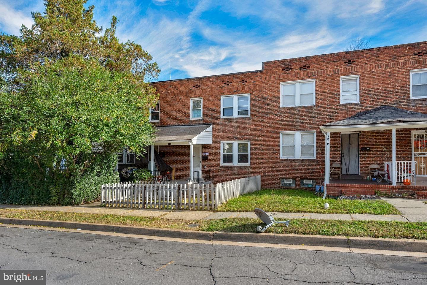 1221 Ashburton Street photo 3
