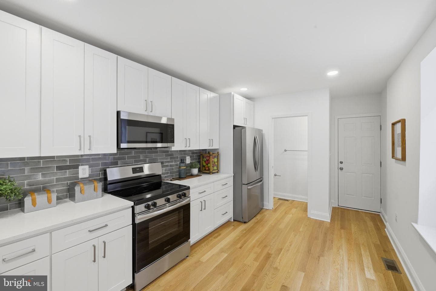 107 Fulton Avenue S photo 11
