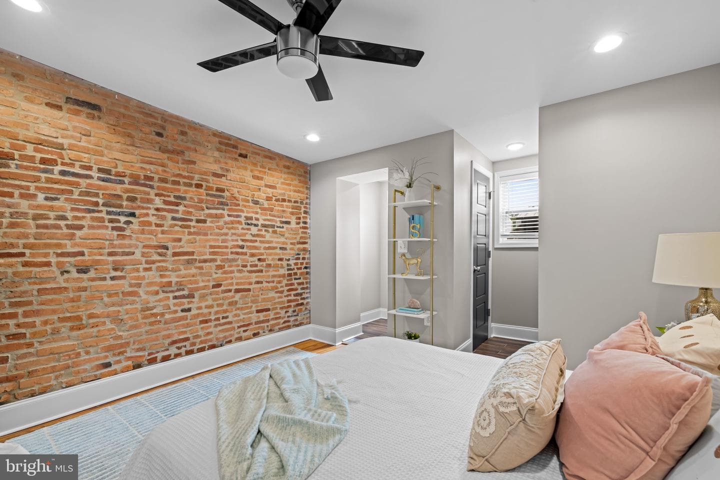 640 S Linwood Avenue photo 32