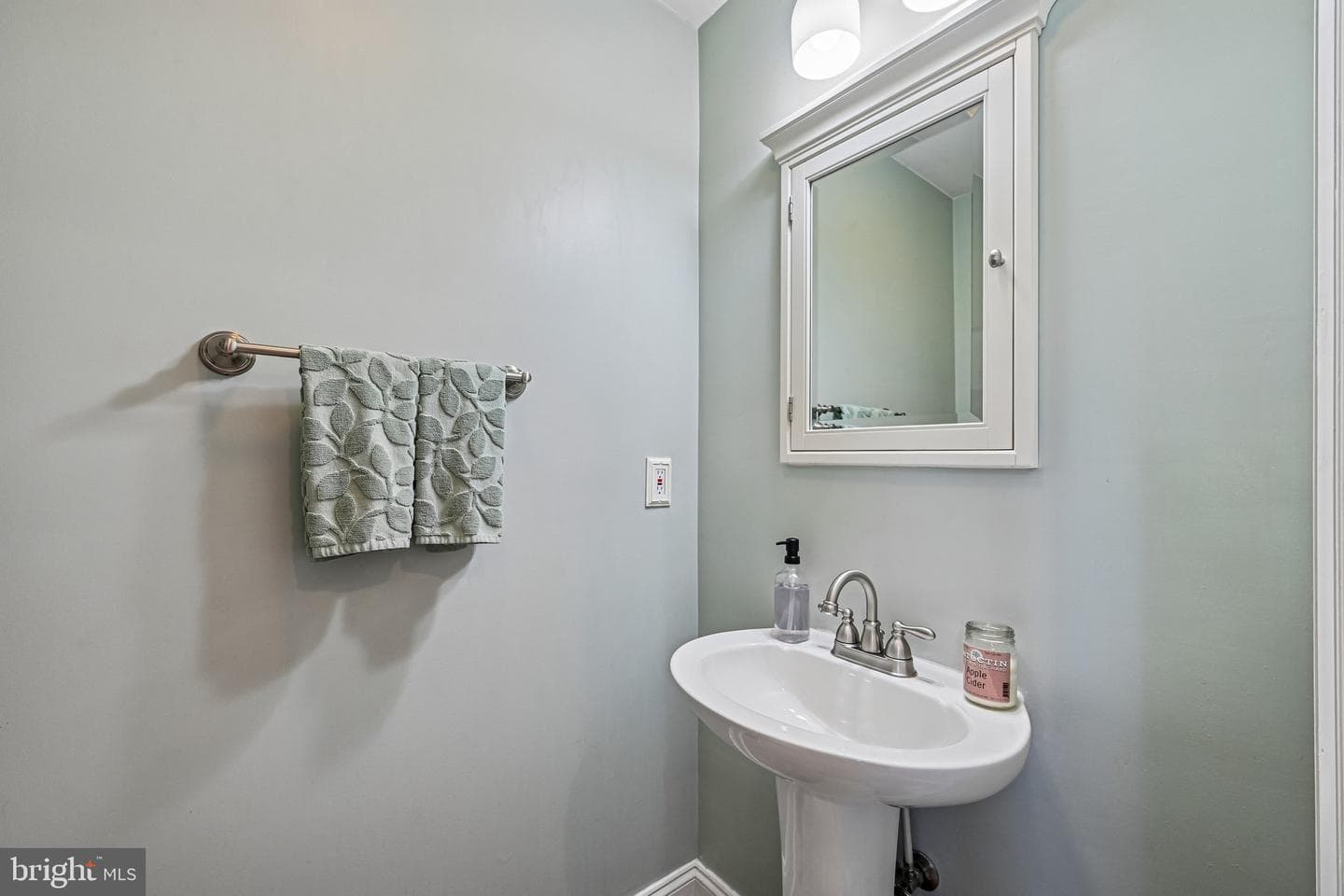 1113 W Cross Street W photo 18