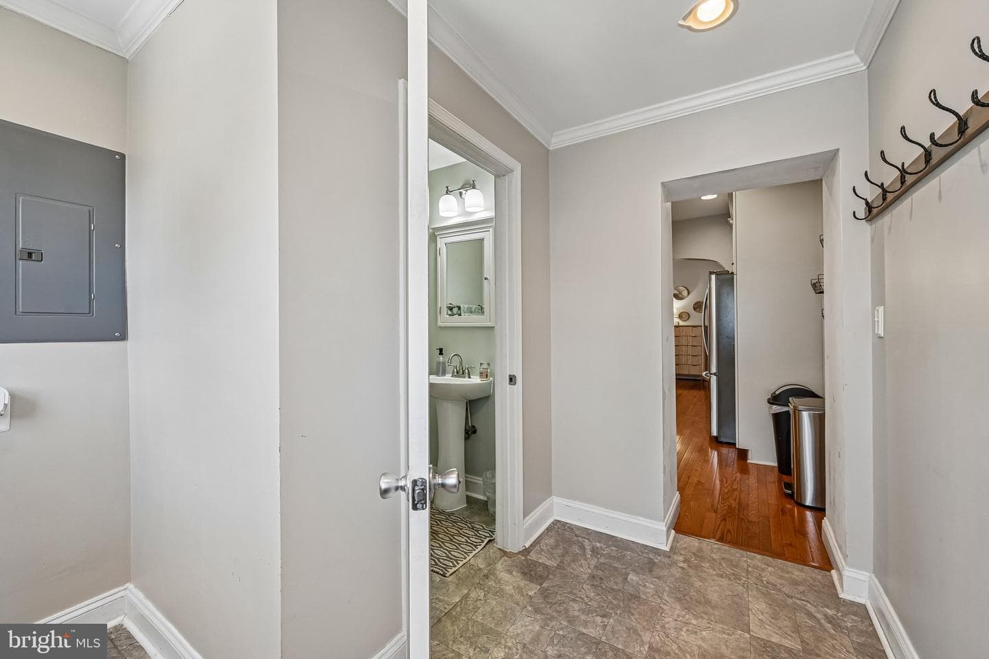 1113 W Cross Street W photo 19