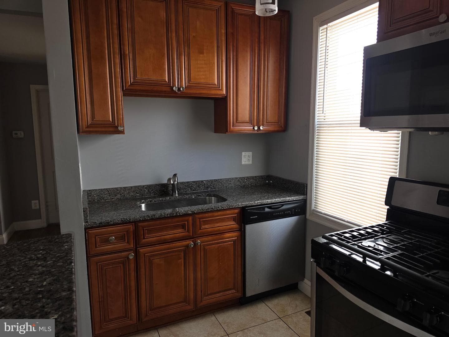 4002 Mortimer Avenue photo 7