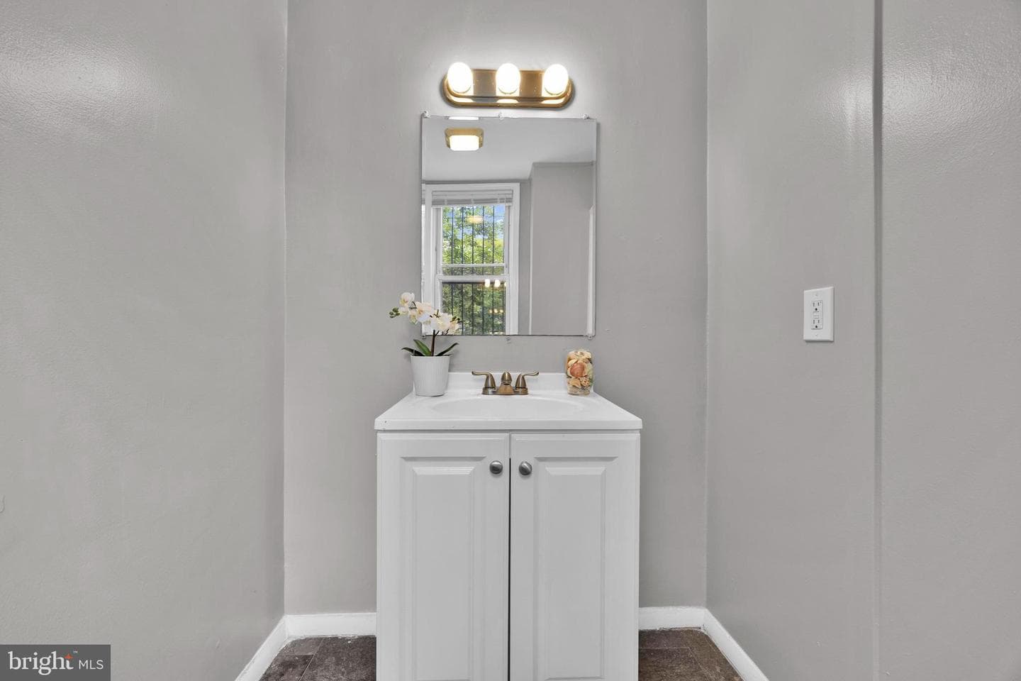 500 N Luzerne Avenue photo 32