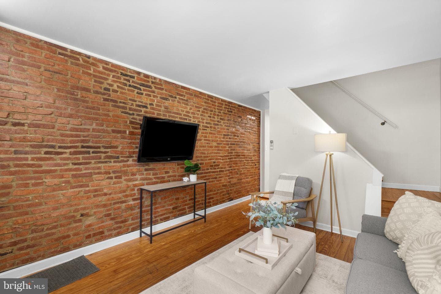909 S Streeper Street photo 3