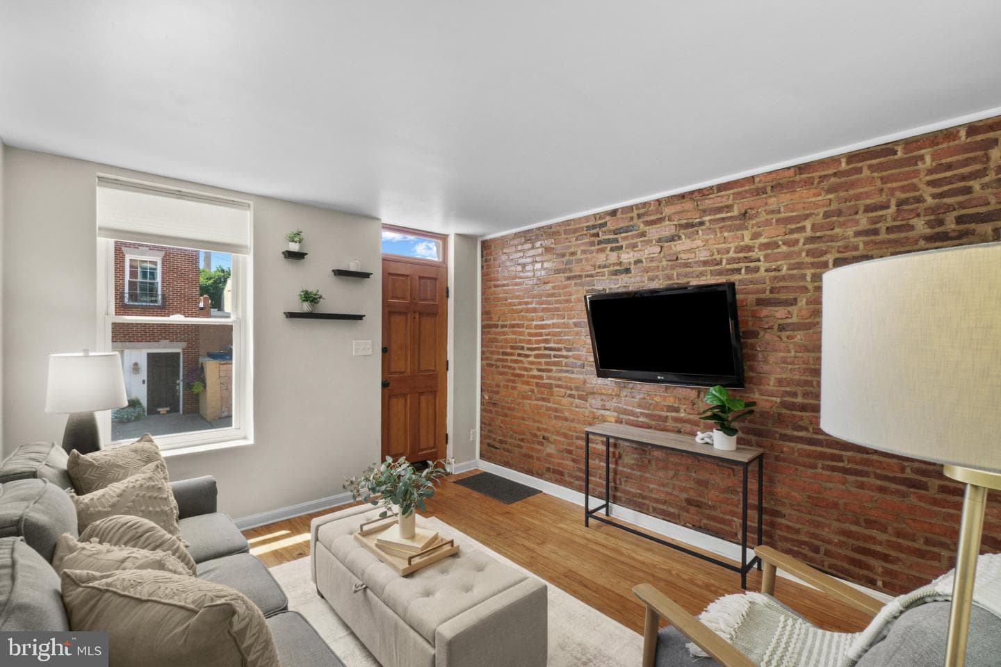 909 S Streeper Street photo 4