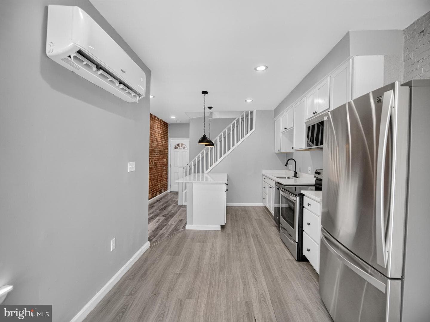 629 N Duncan Street photo 10