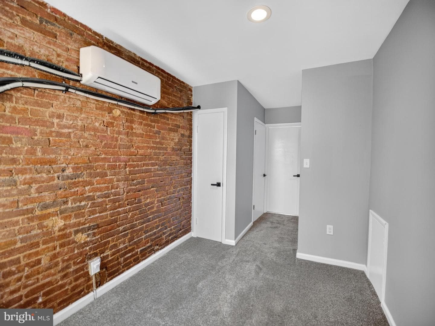 629 N Duncan Street photo 14