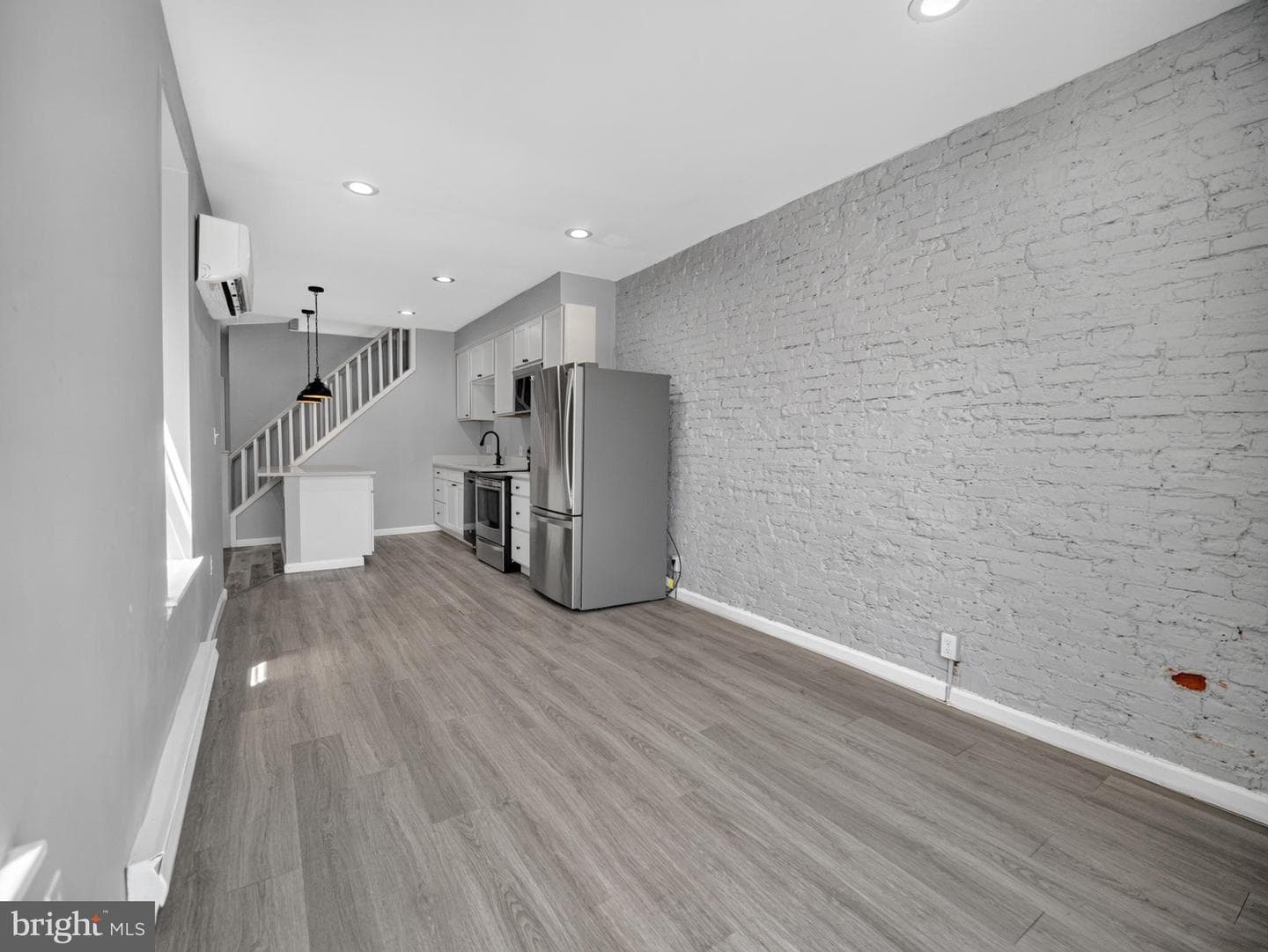 629 N Duncan Street photo 4