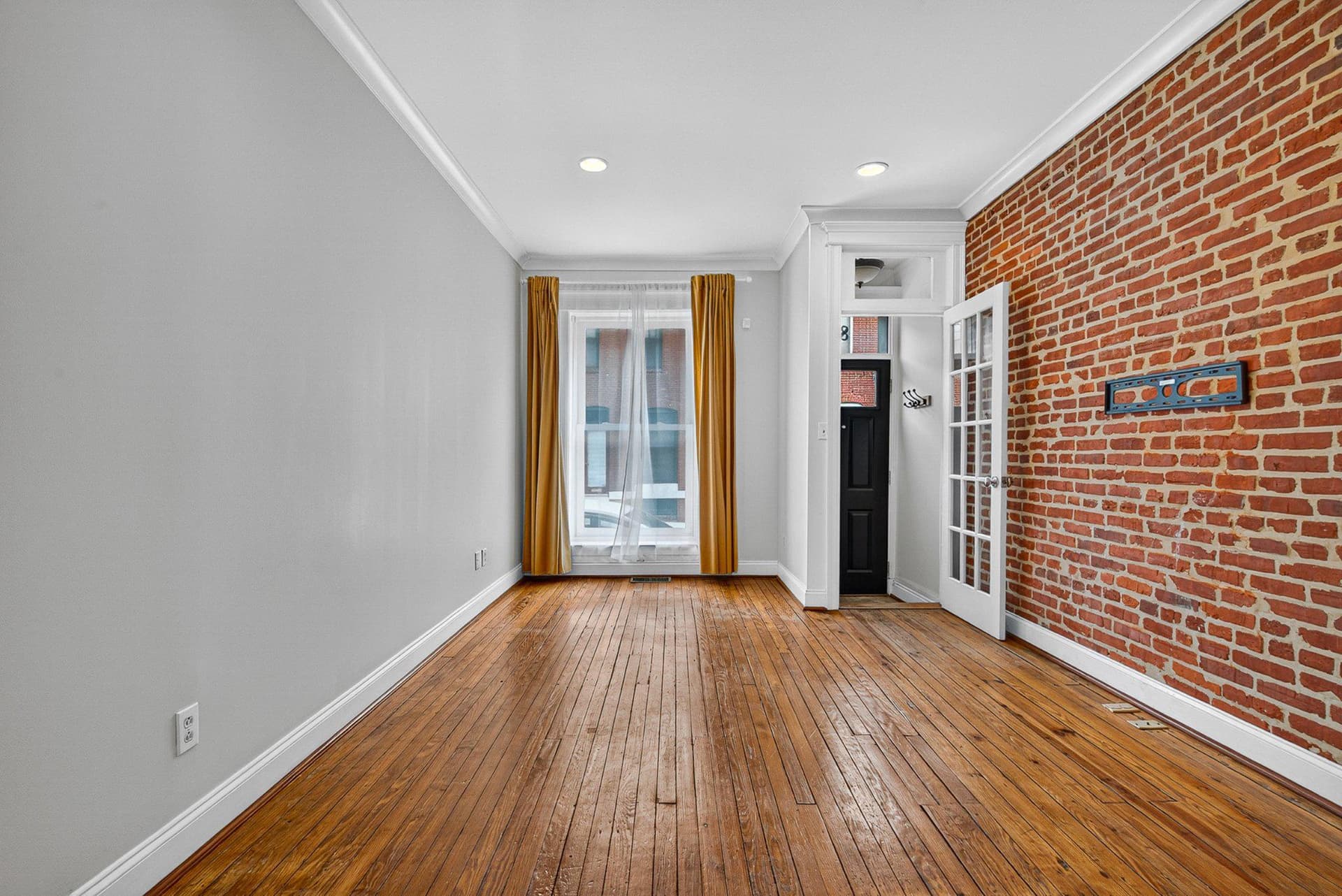 8 N Decker Avenue photo 3