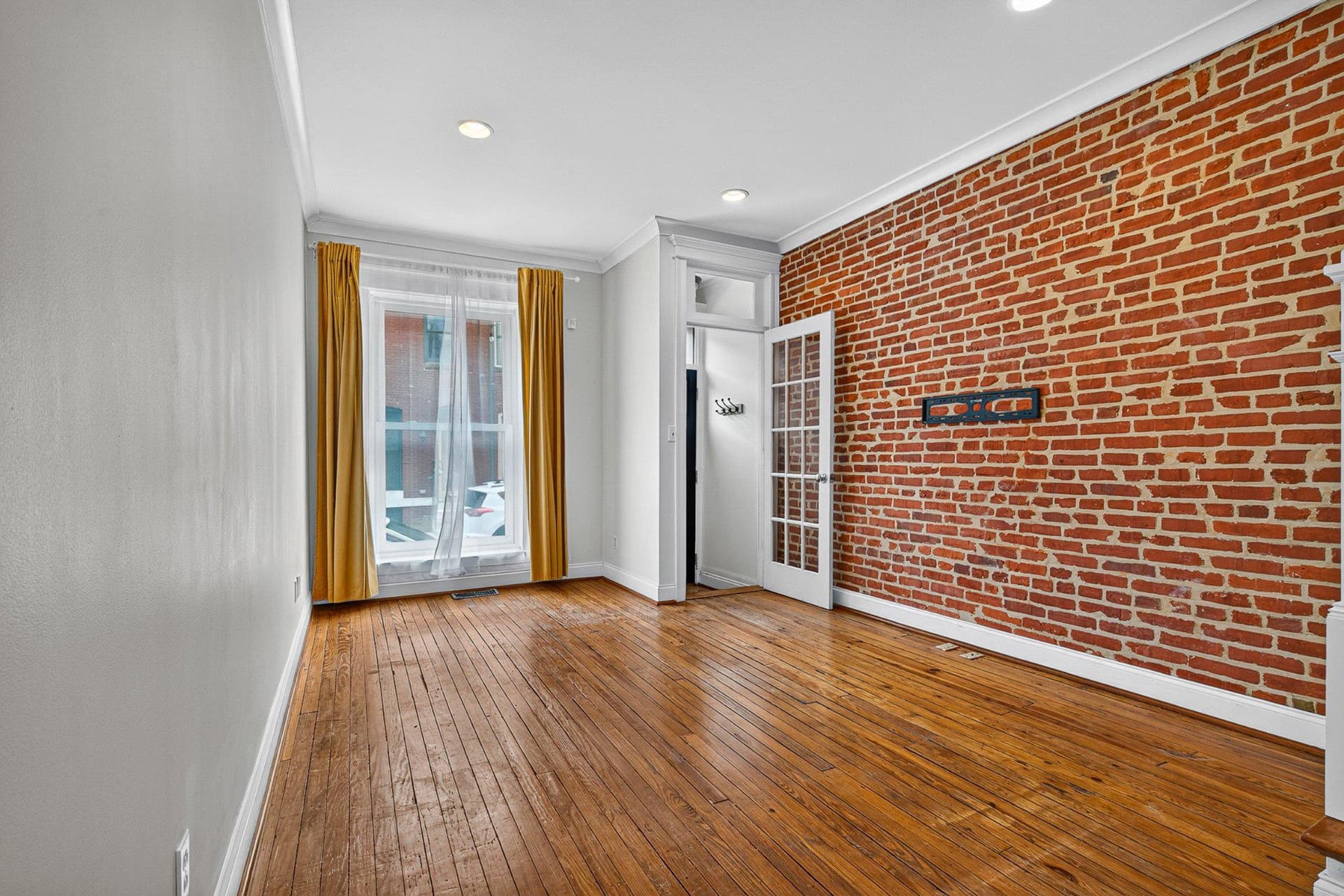 8 N Decker Avenue photo 4
