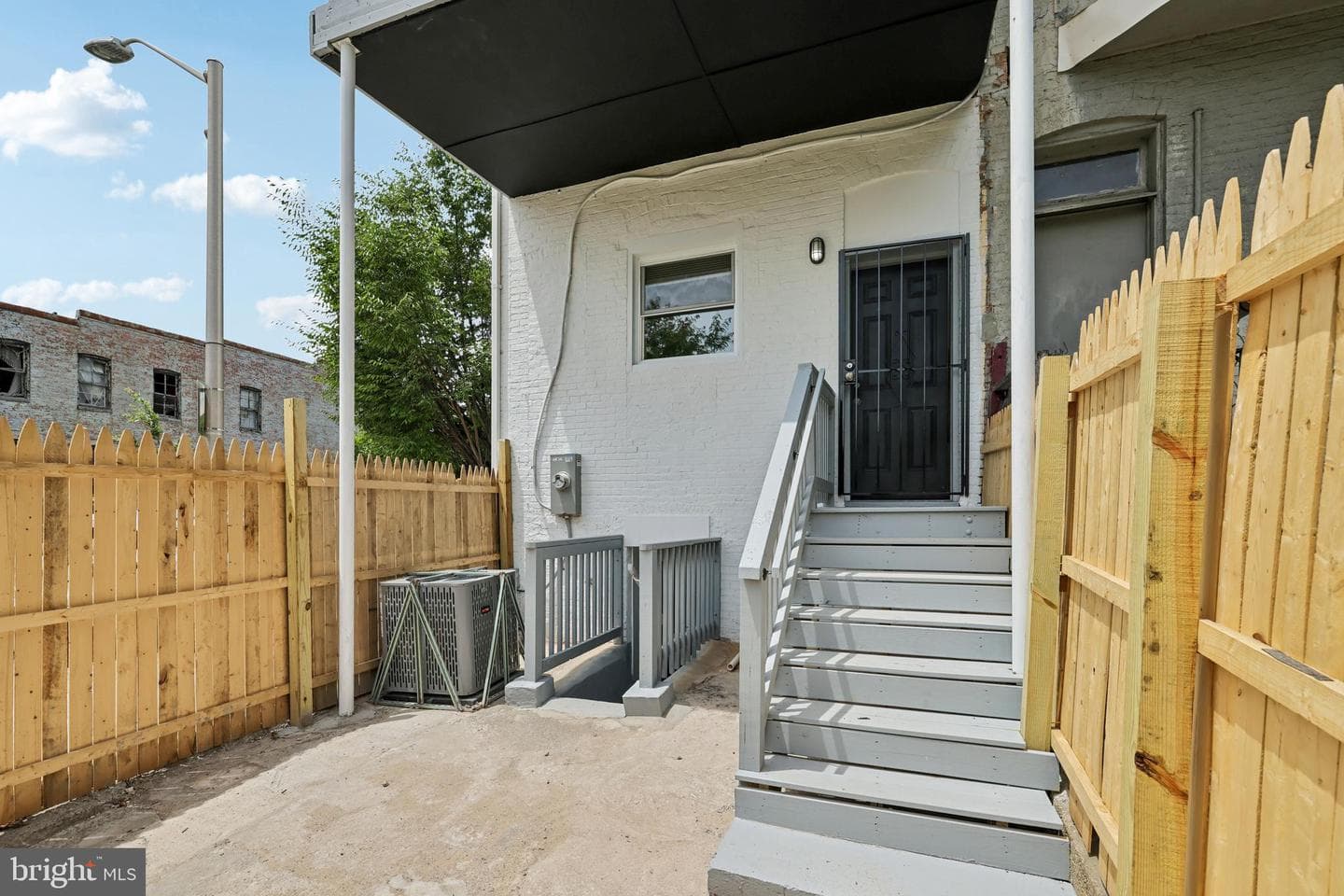 1801 N Fulton Avenue photo 43
