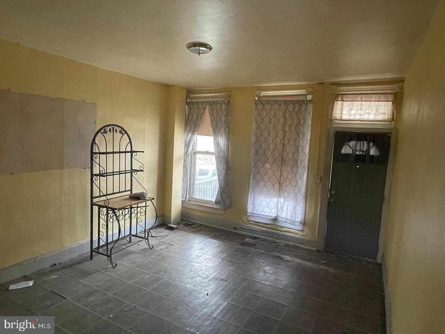 2033 Robb St photo 3