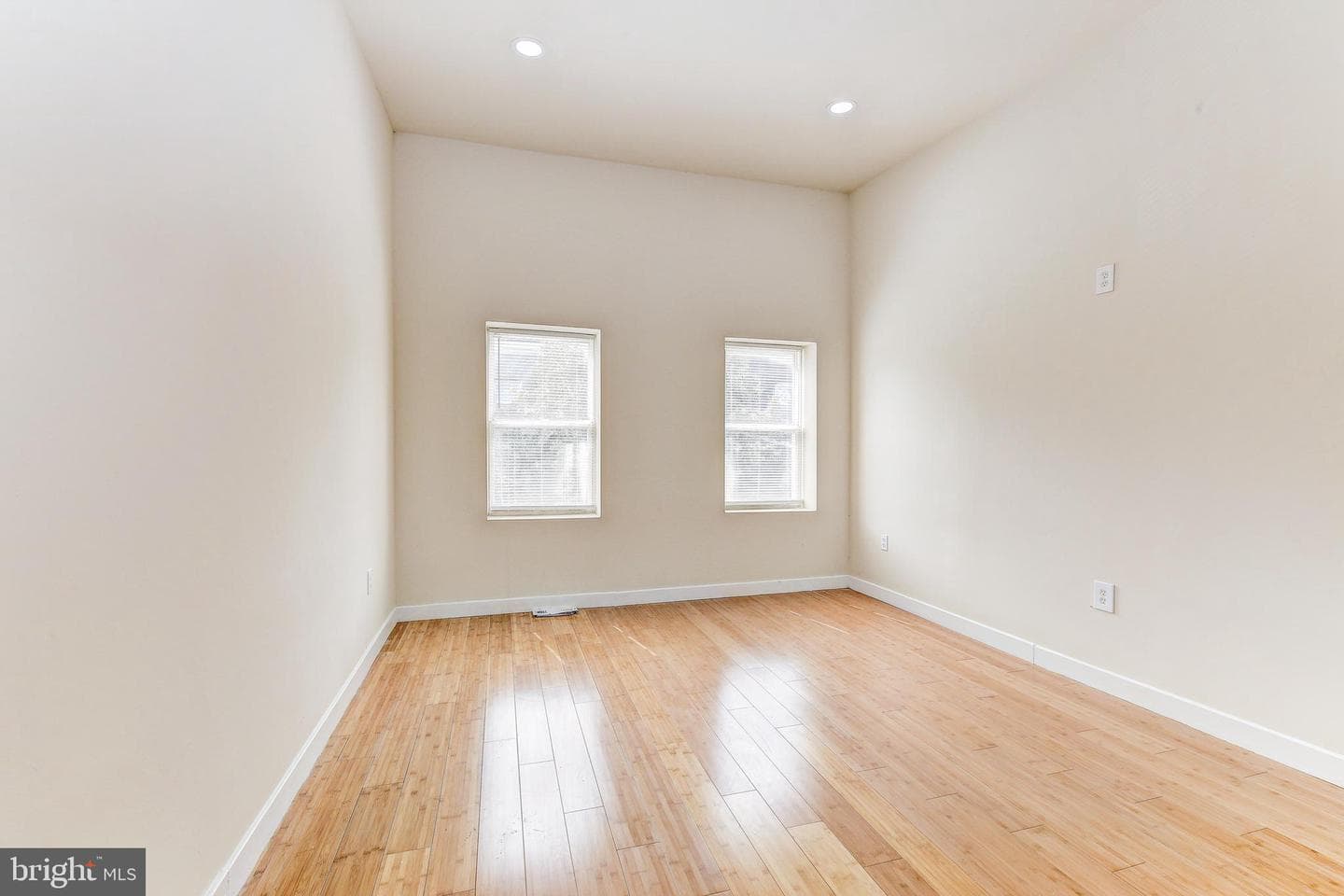 401 N Glover Street photo 10