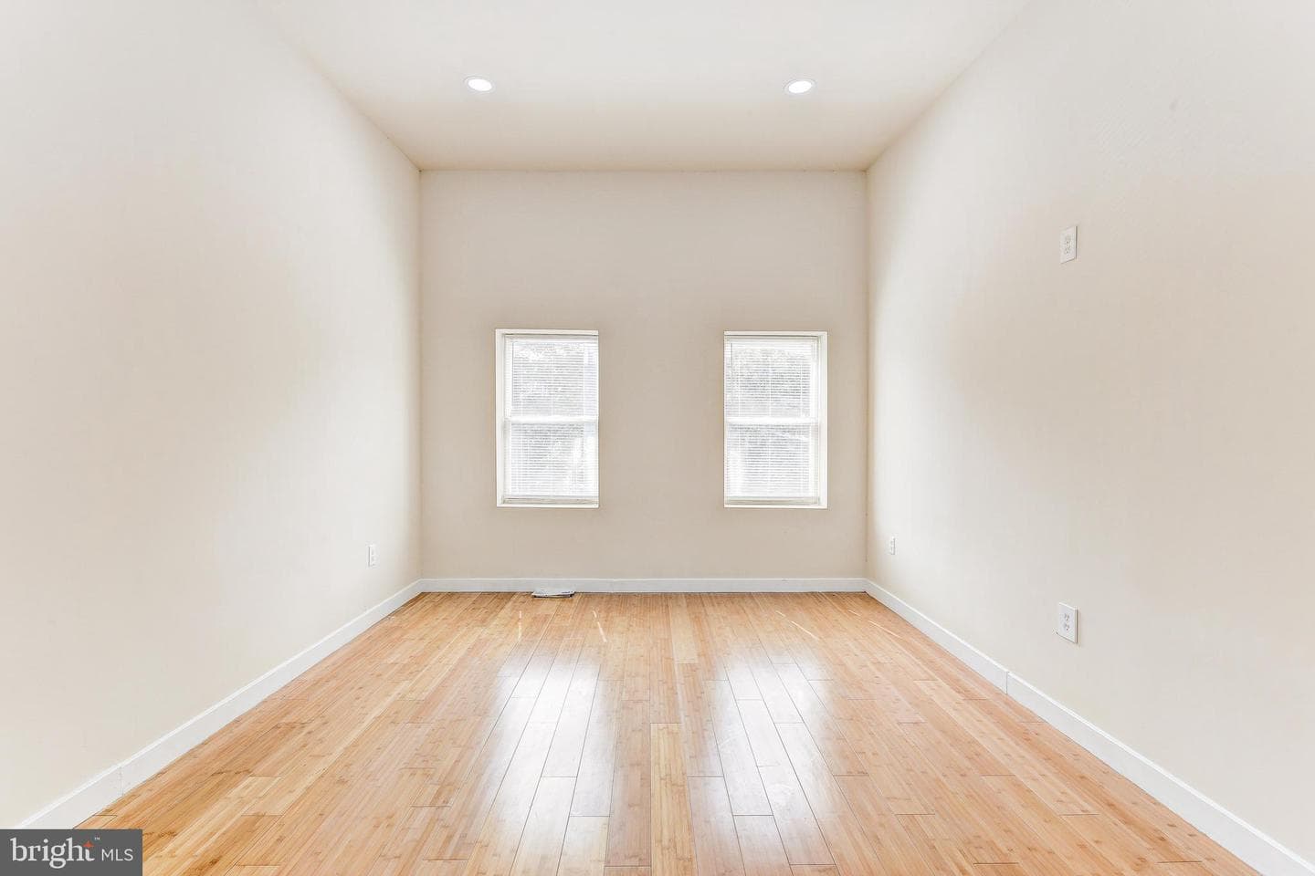 401 N Glover Street photo 11
