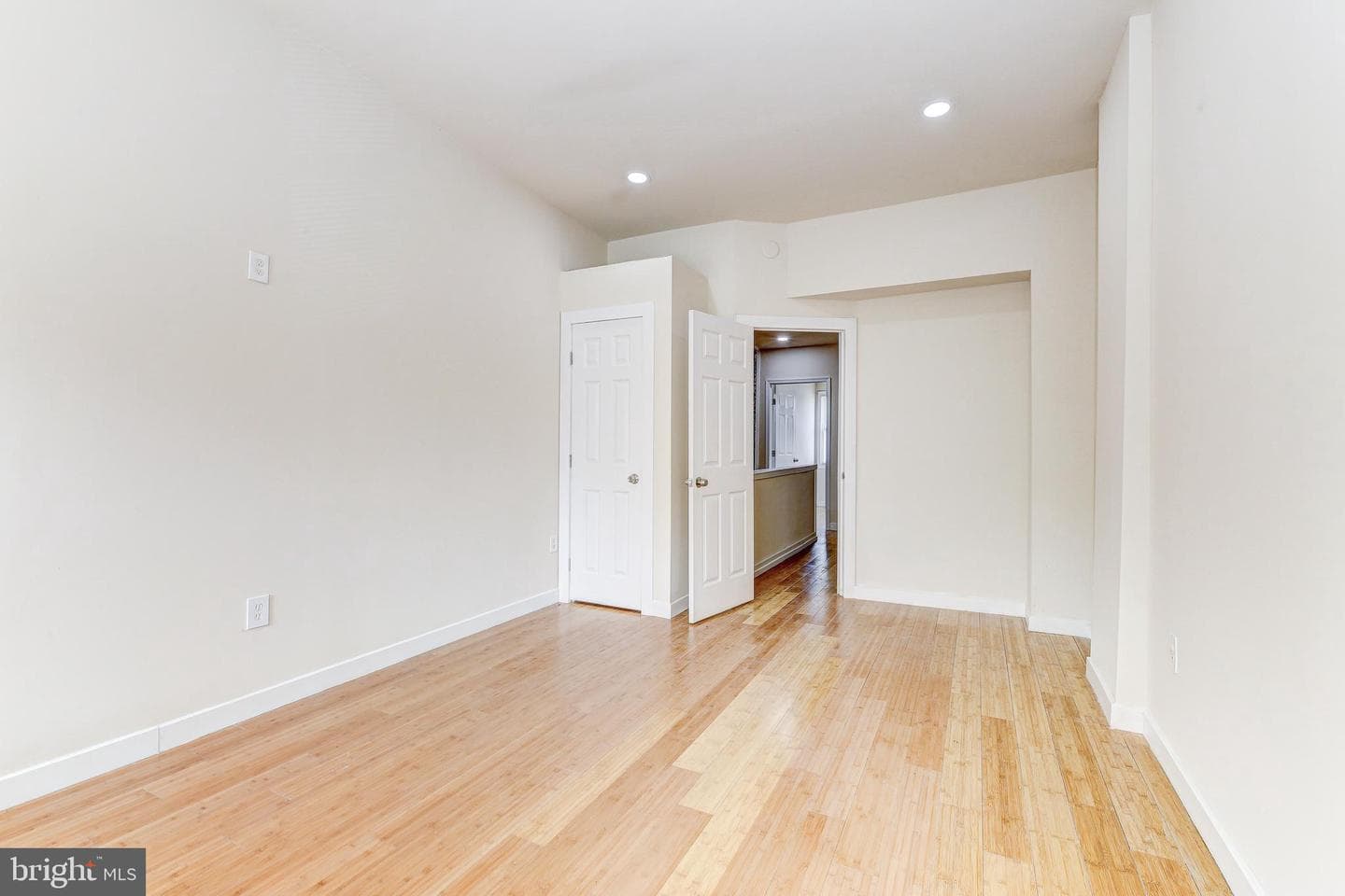 401 N Glover Street photo 12