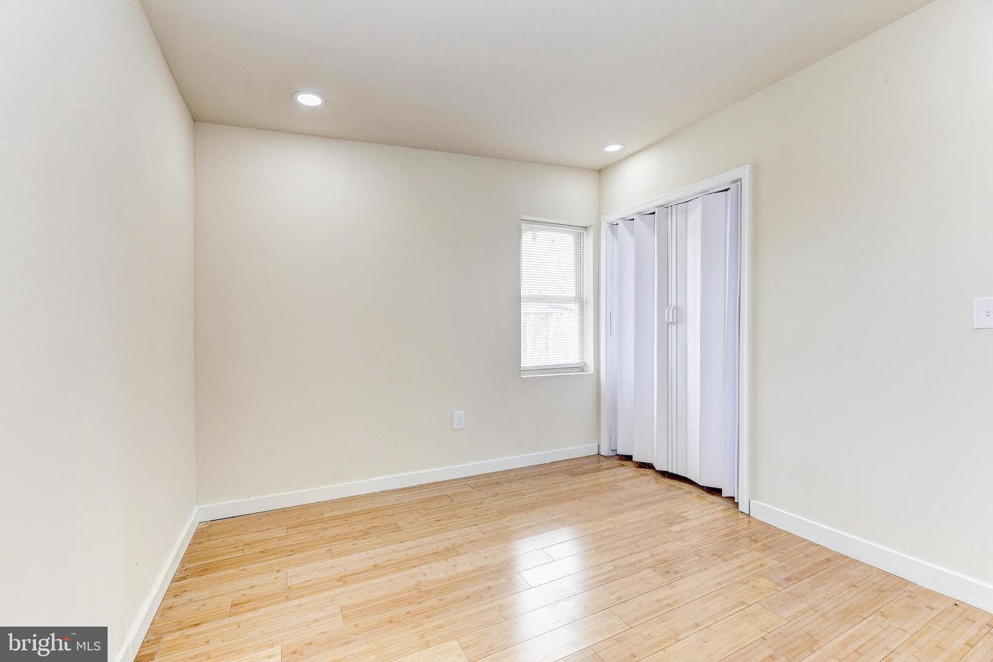 401 N Glover Street photo 14