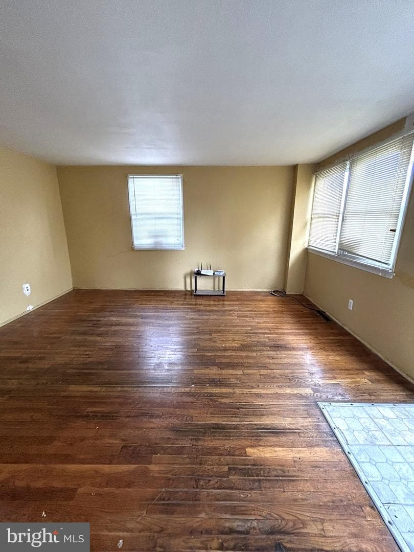 2718 Norland Road photo 2
