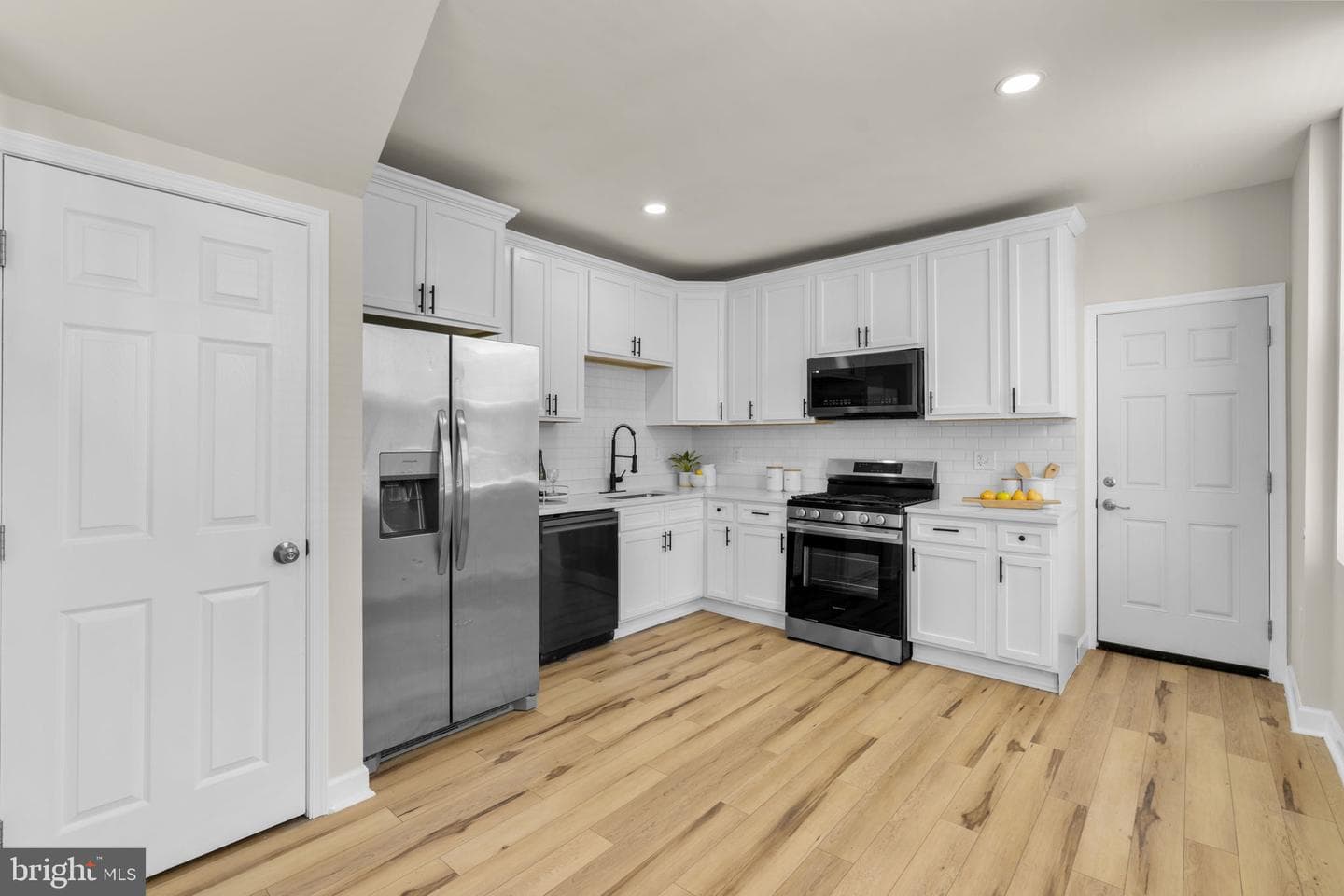 3111 Foster Avenue photo 10
