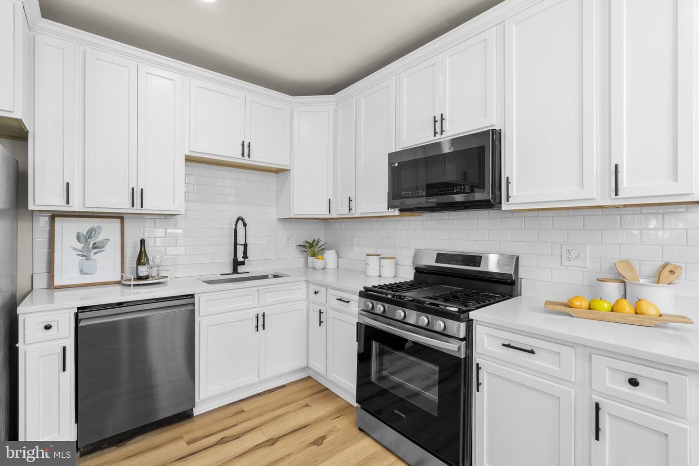 3111 Foster Avenue photo 11