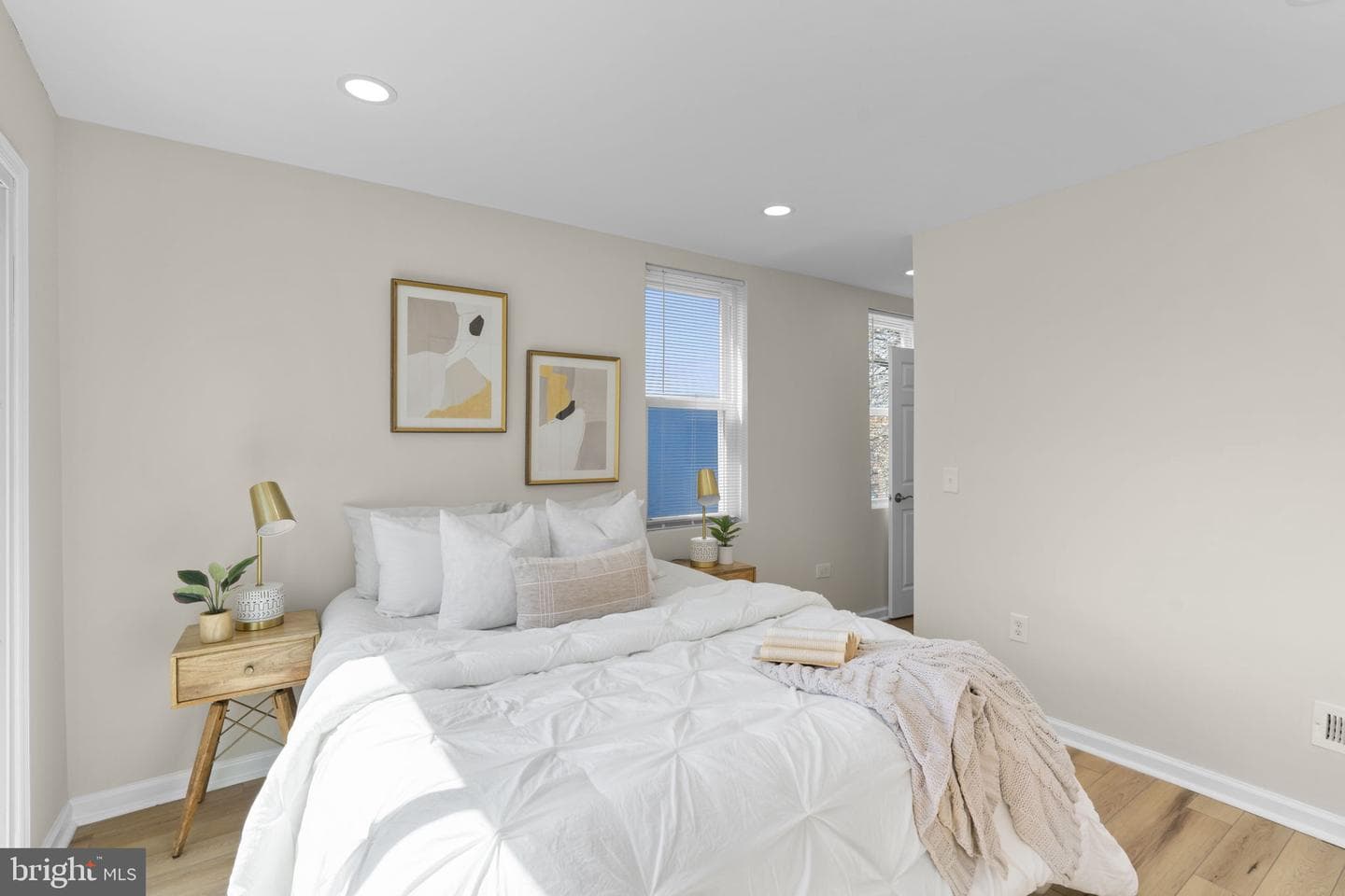 3111 Foster Avenue photo 13