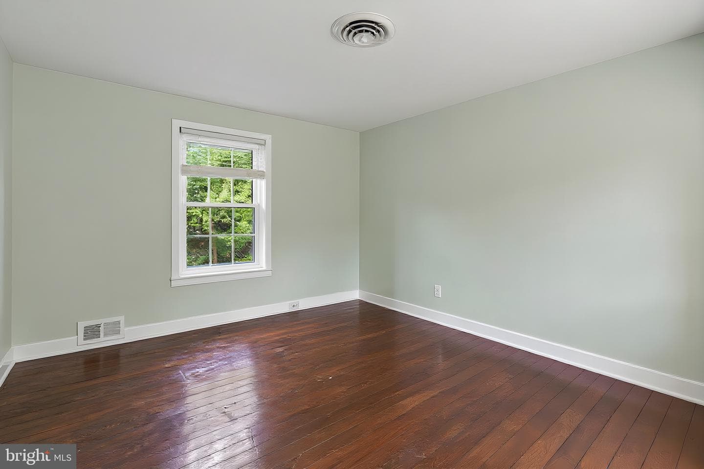 5710 Greenspring Avenue photo 21