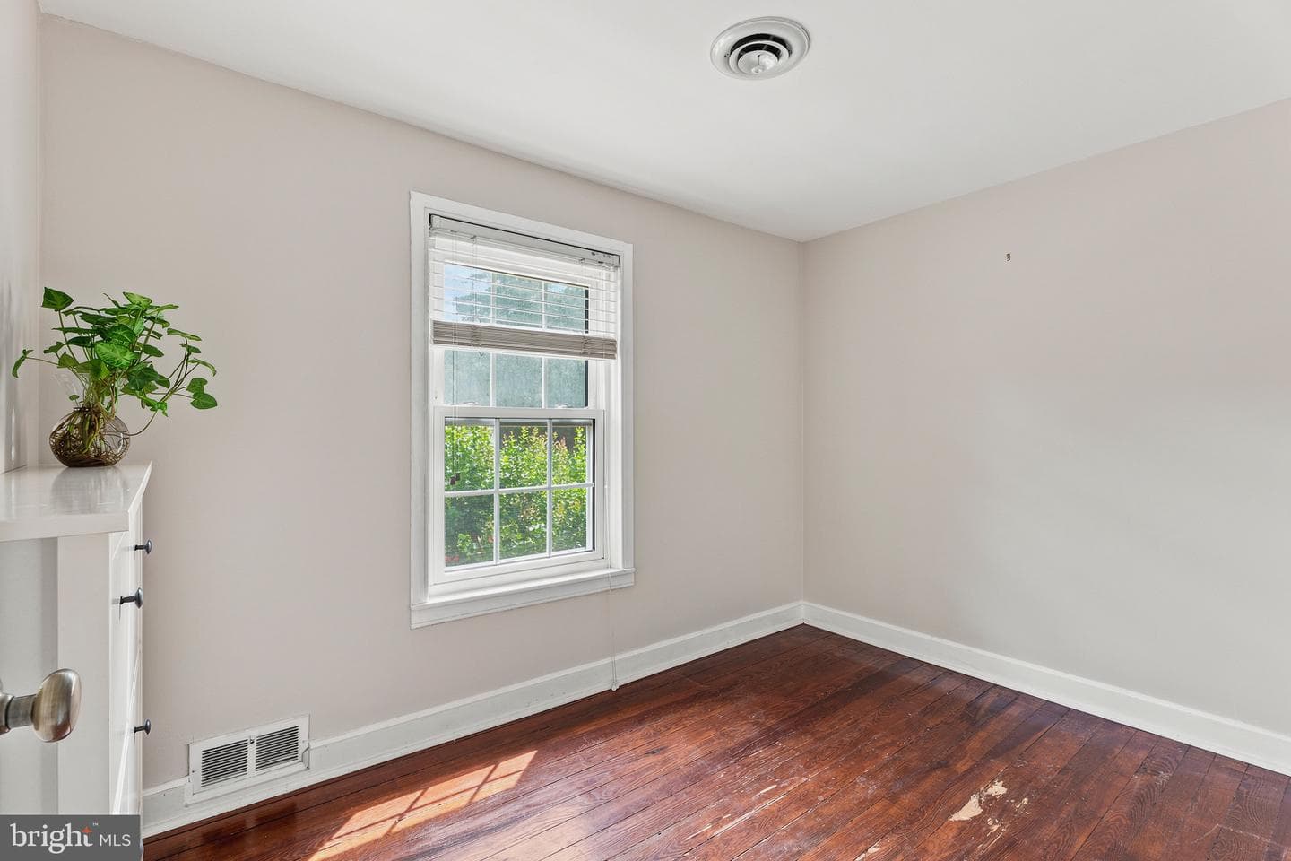 5710 Greenspring Avenue photo 22