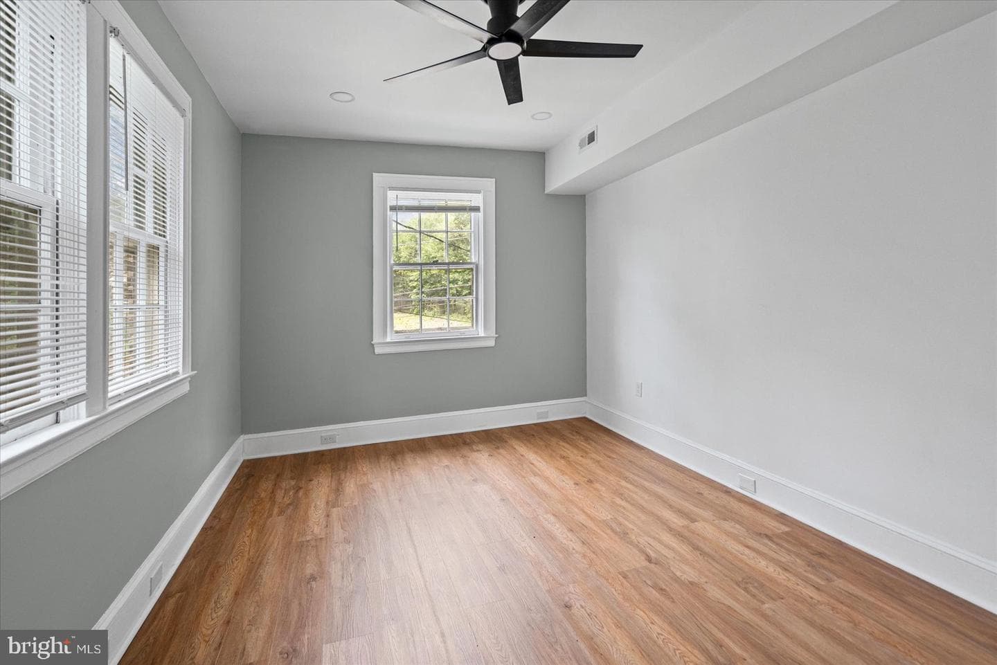 7 York Court photo 18