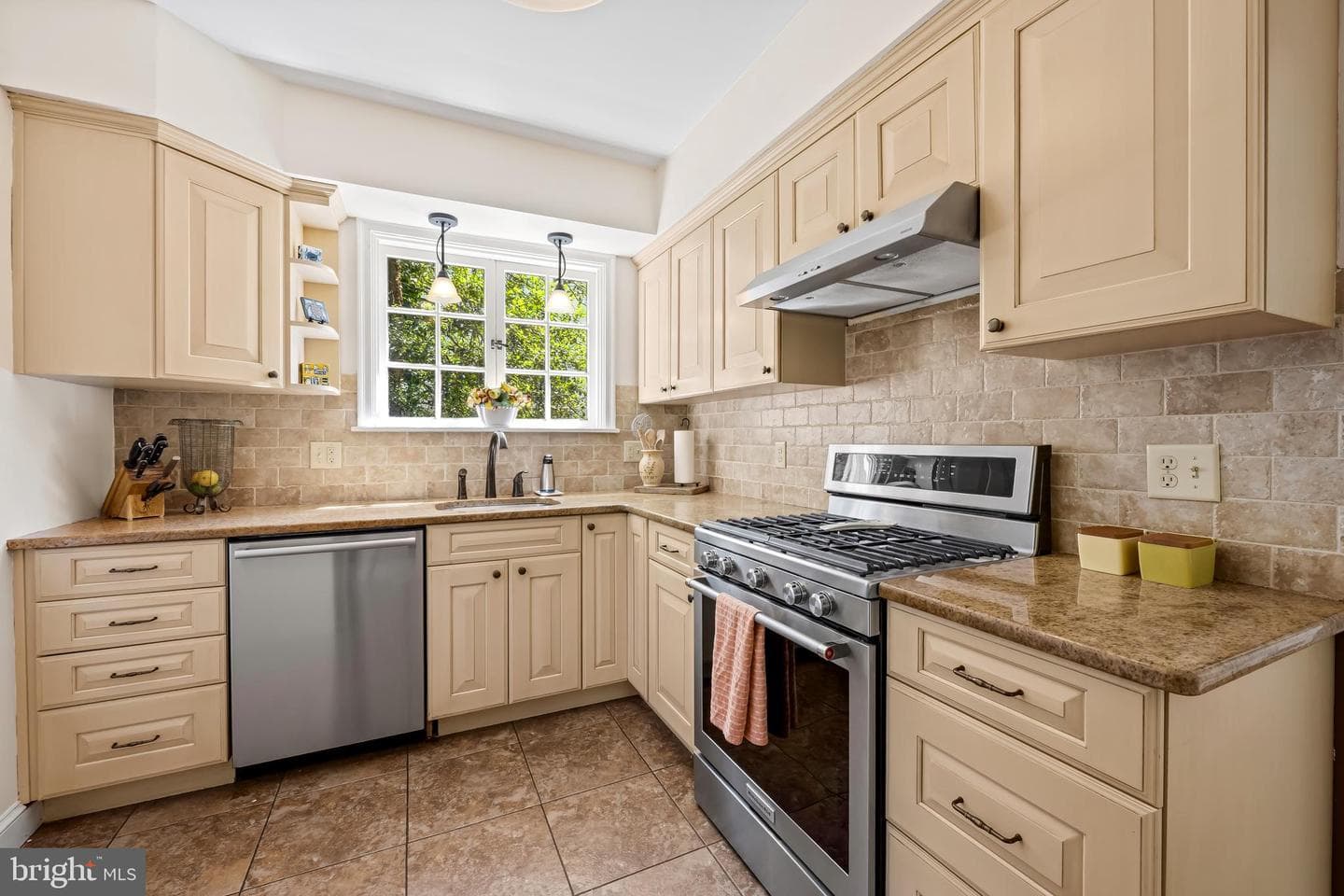 330 Broadmoor Road photo 10