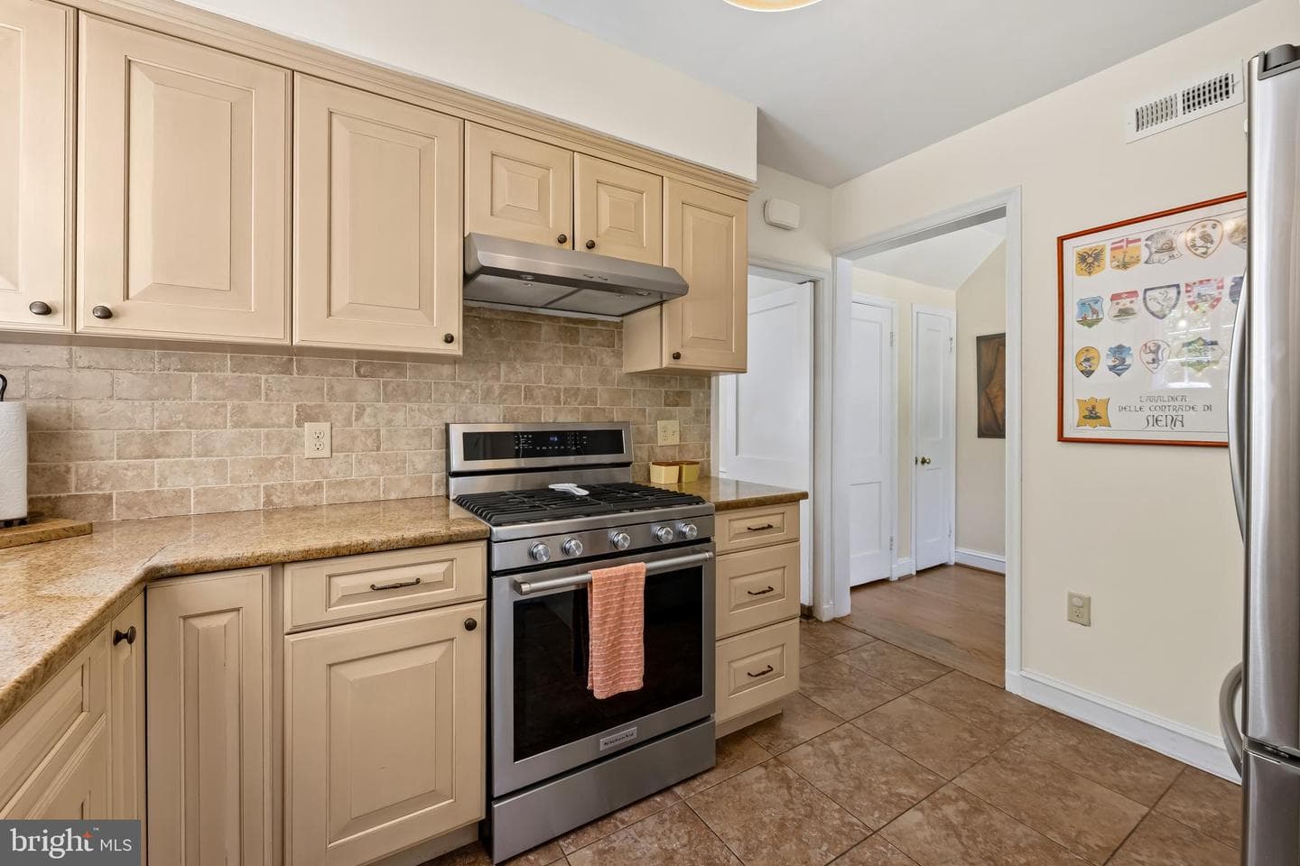 330 Broadmoor Road photo 12