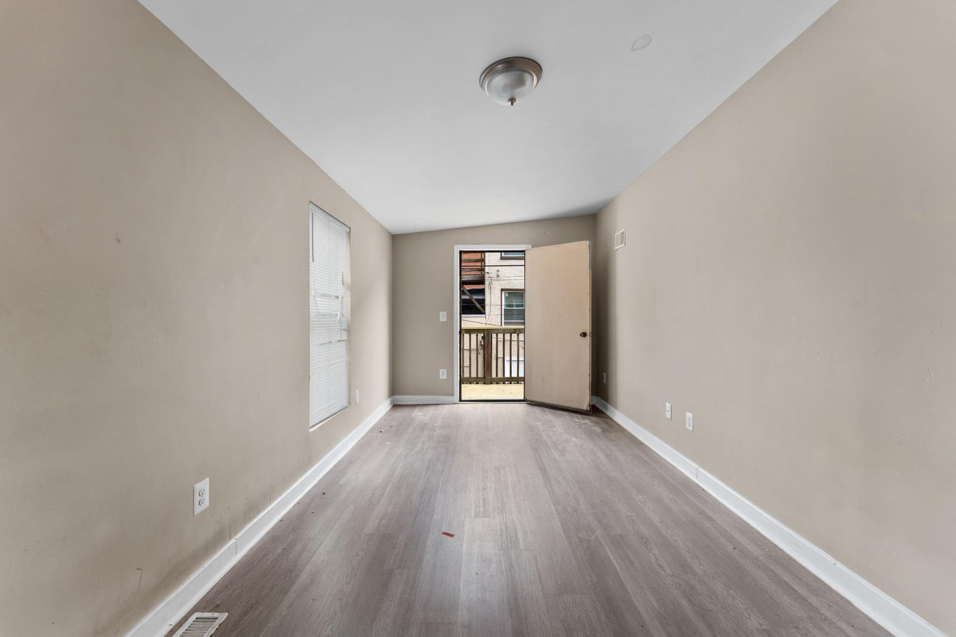 1210 E Eager Street photo 4