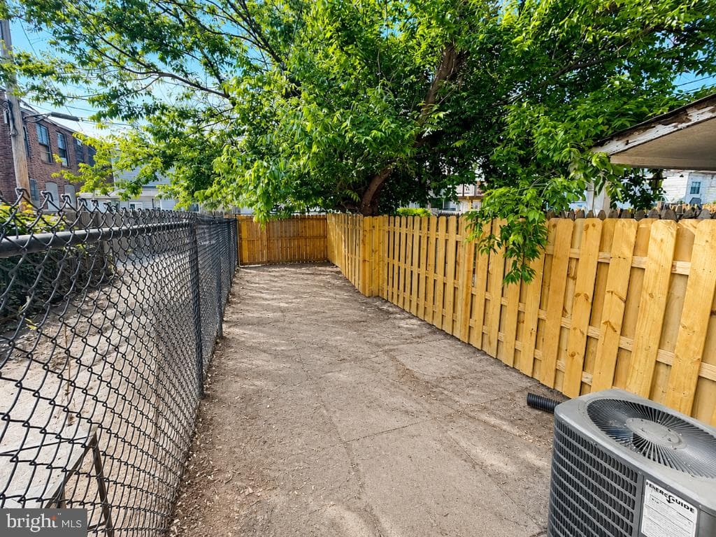 1121 Cleveland Street photo 3