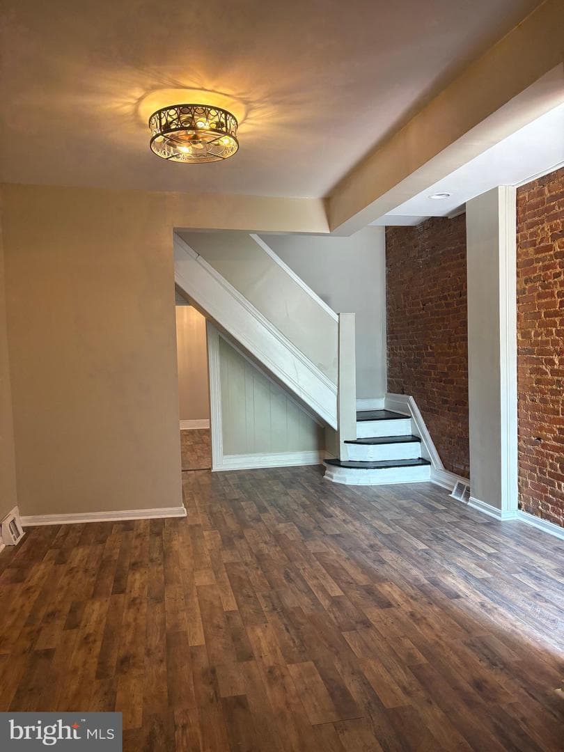 1932 W Lexington Street photo 3