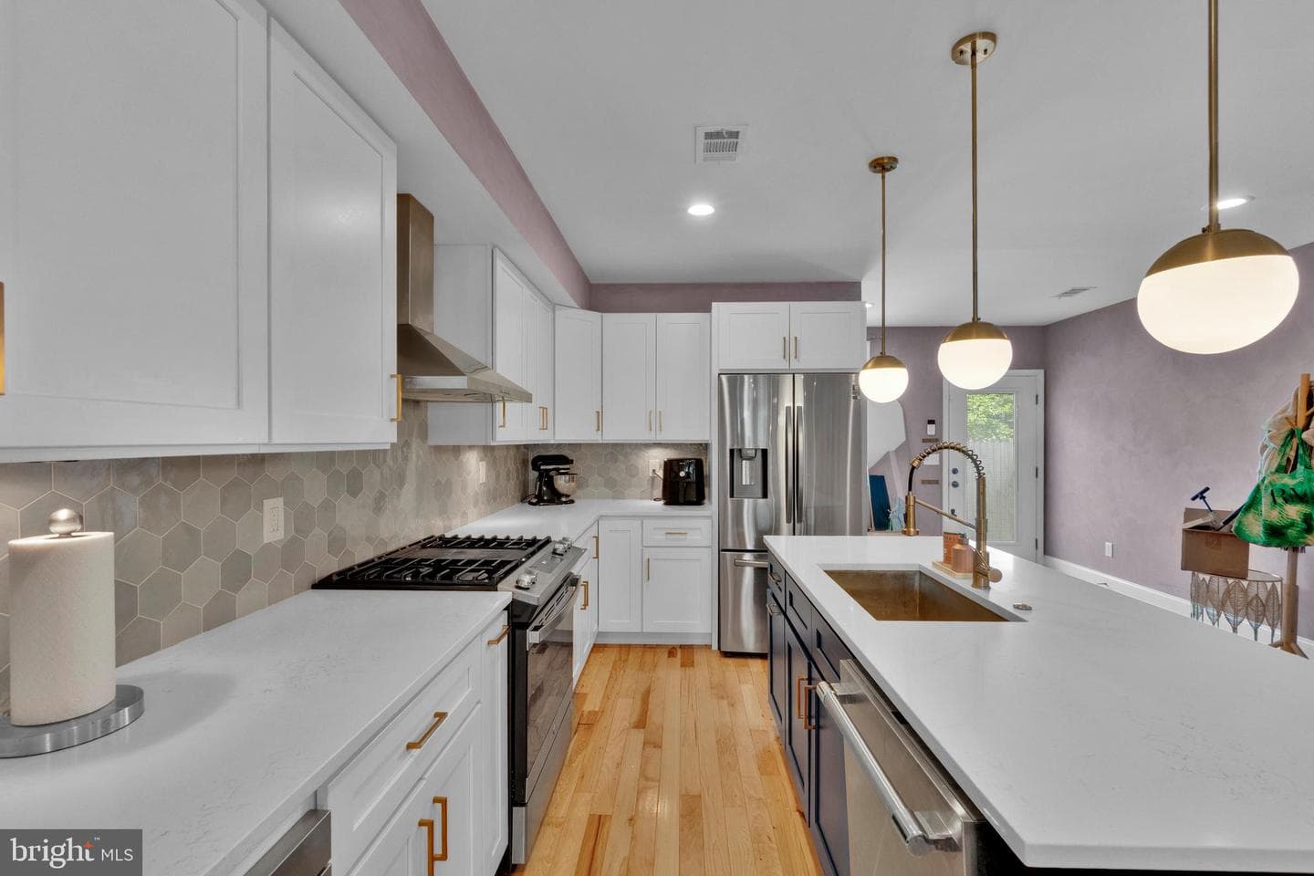 624 W 33rd Street photo 16