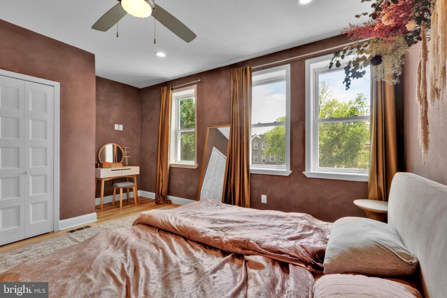 624 W 33rd Street photo 25