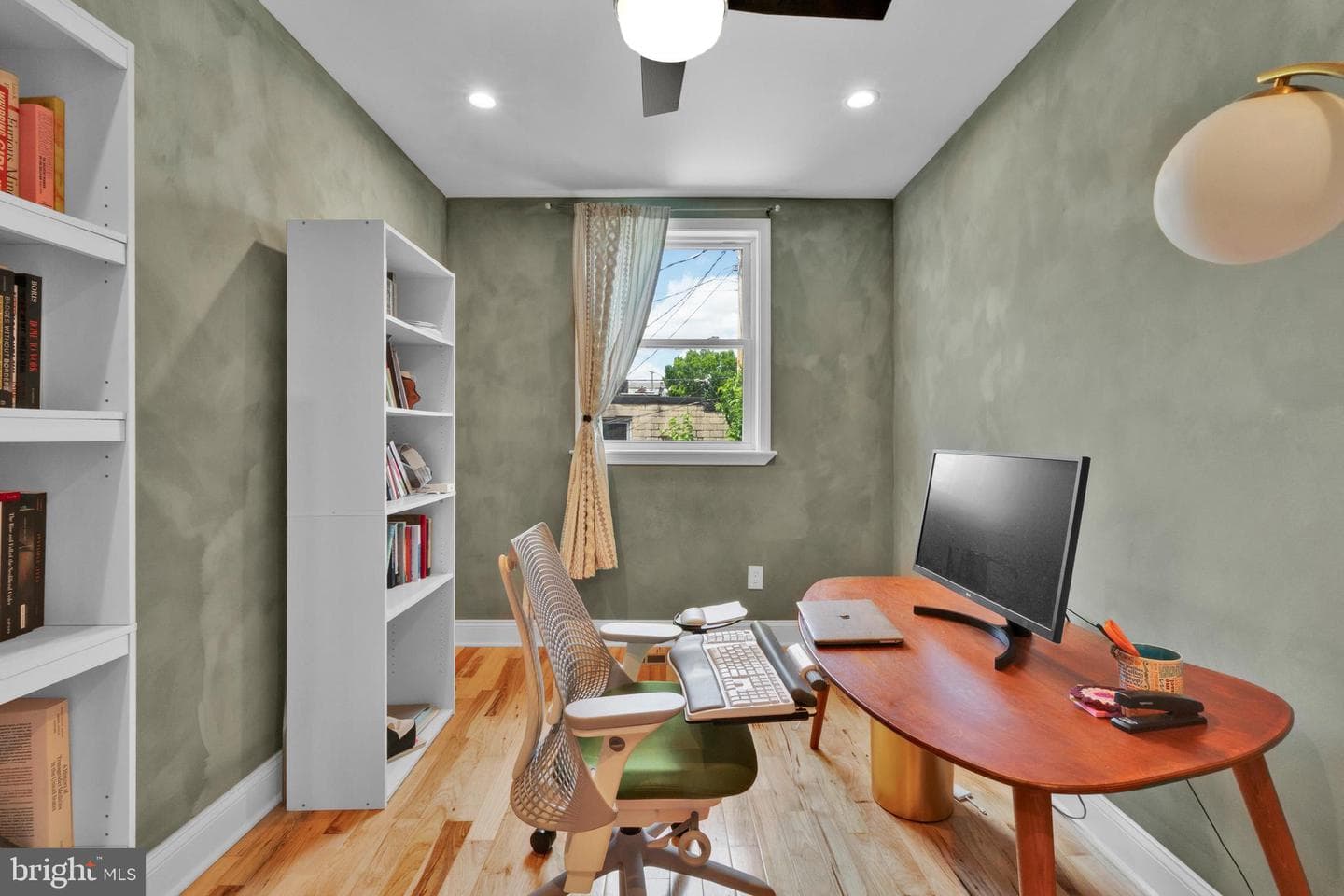 624 W 33rd Street photo 28