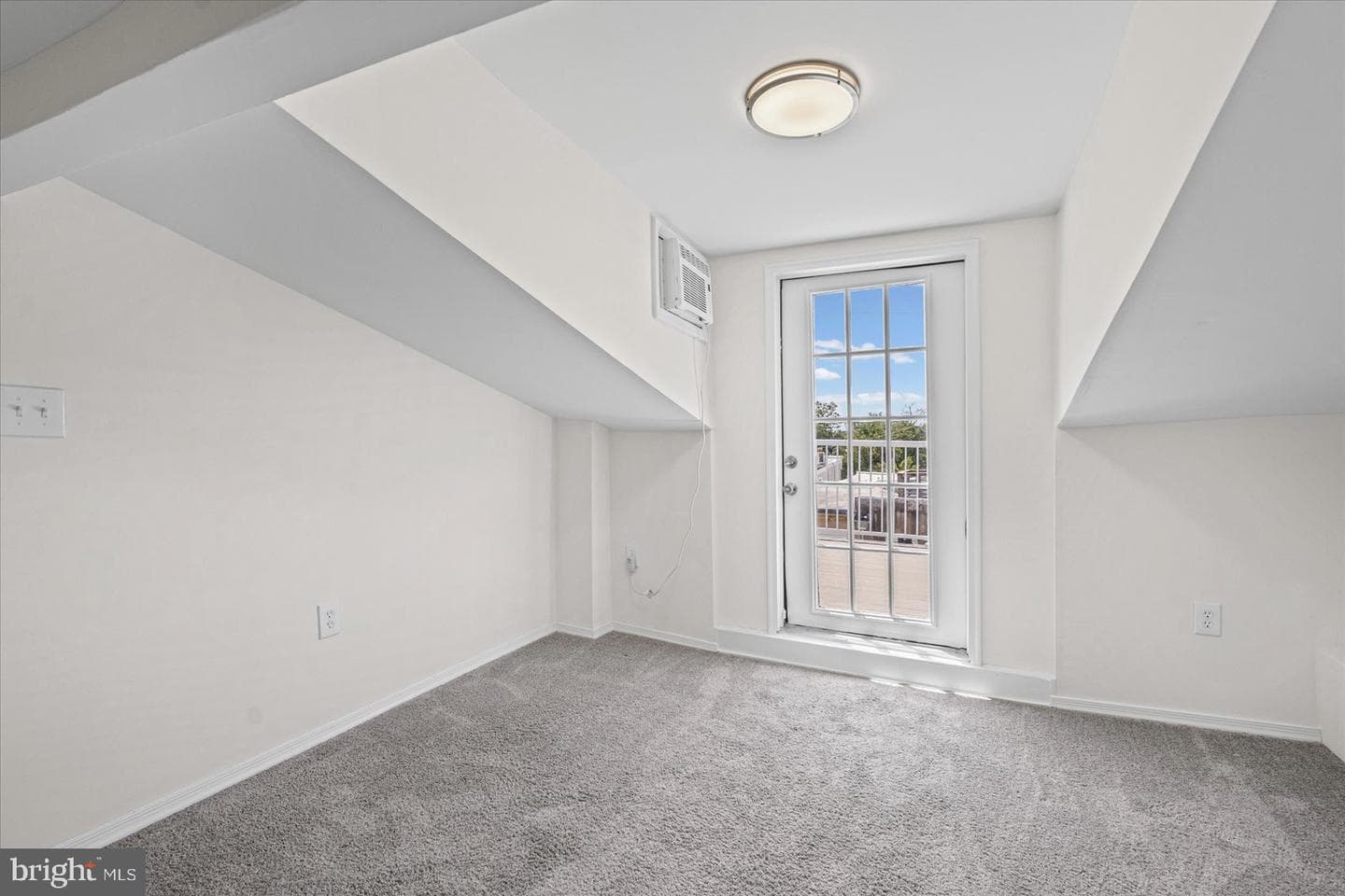 1504 William Street photo 32