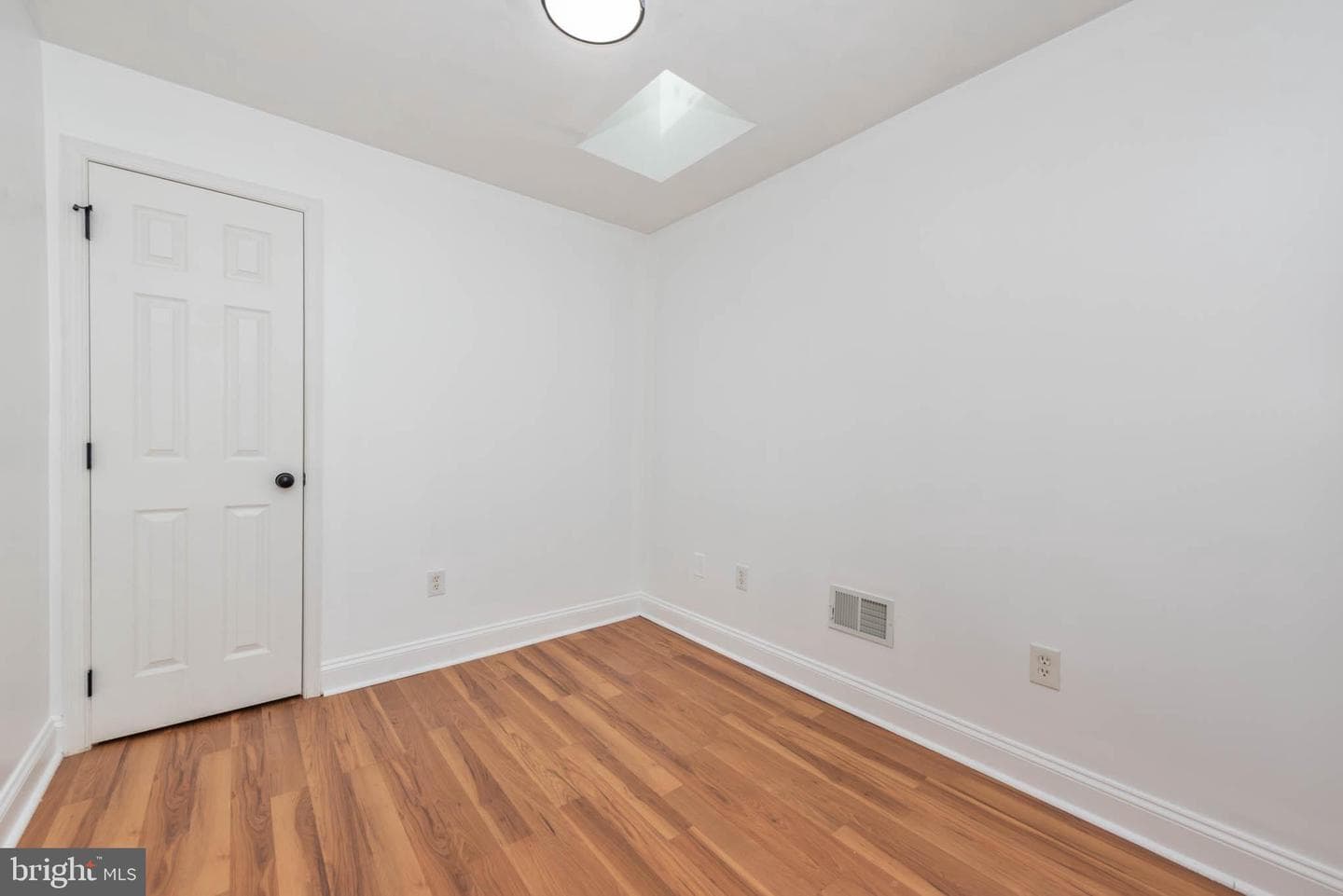 2520 E Eager Street photo 15