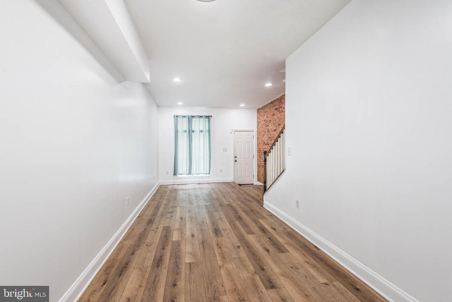 2520 E Eager Street photo 5
