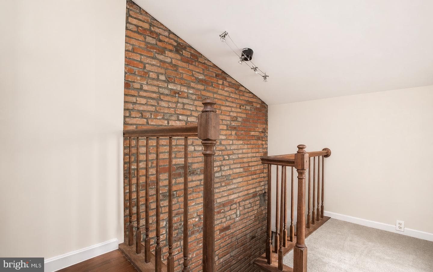 115 E West Street photo 18
