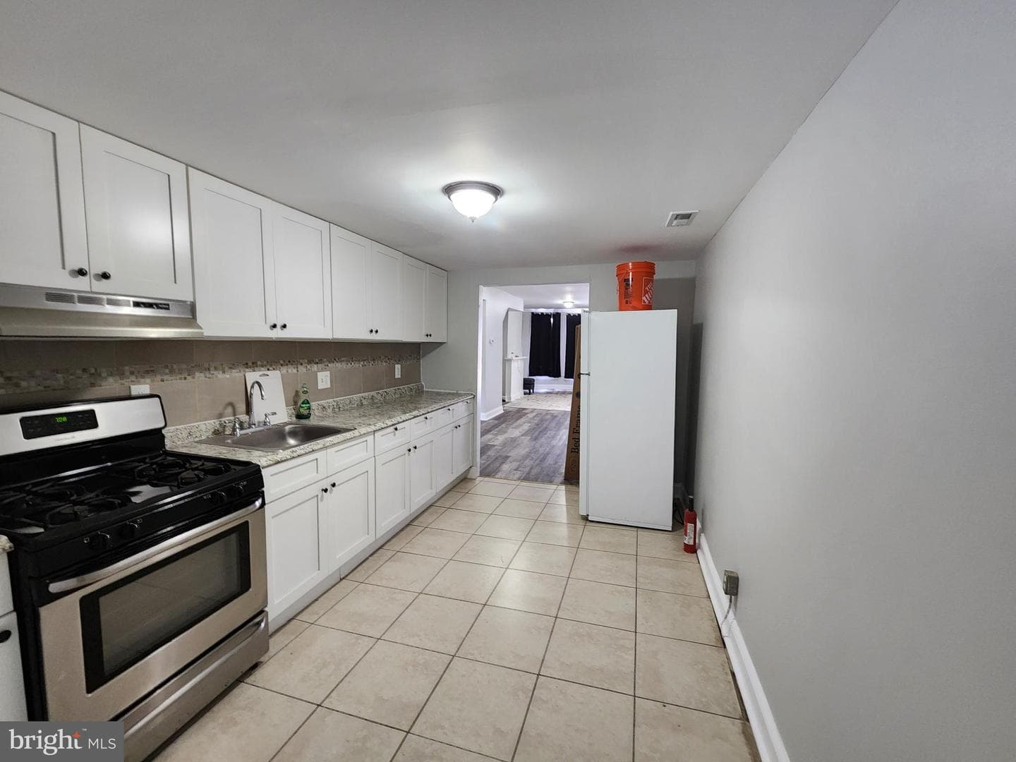 1813 Aiken Street photo 6