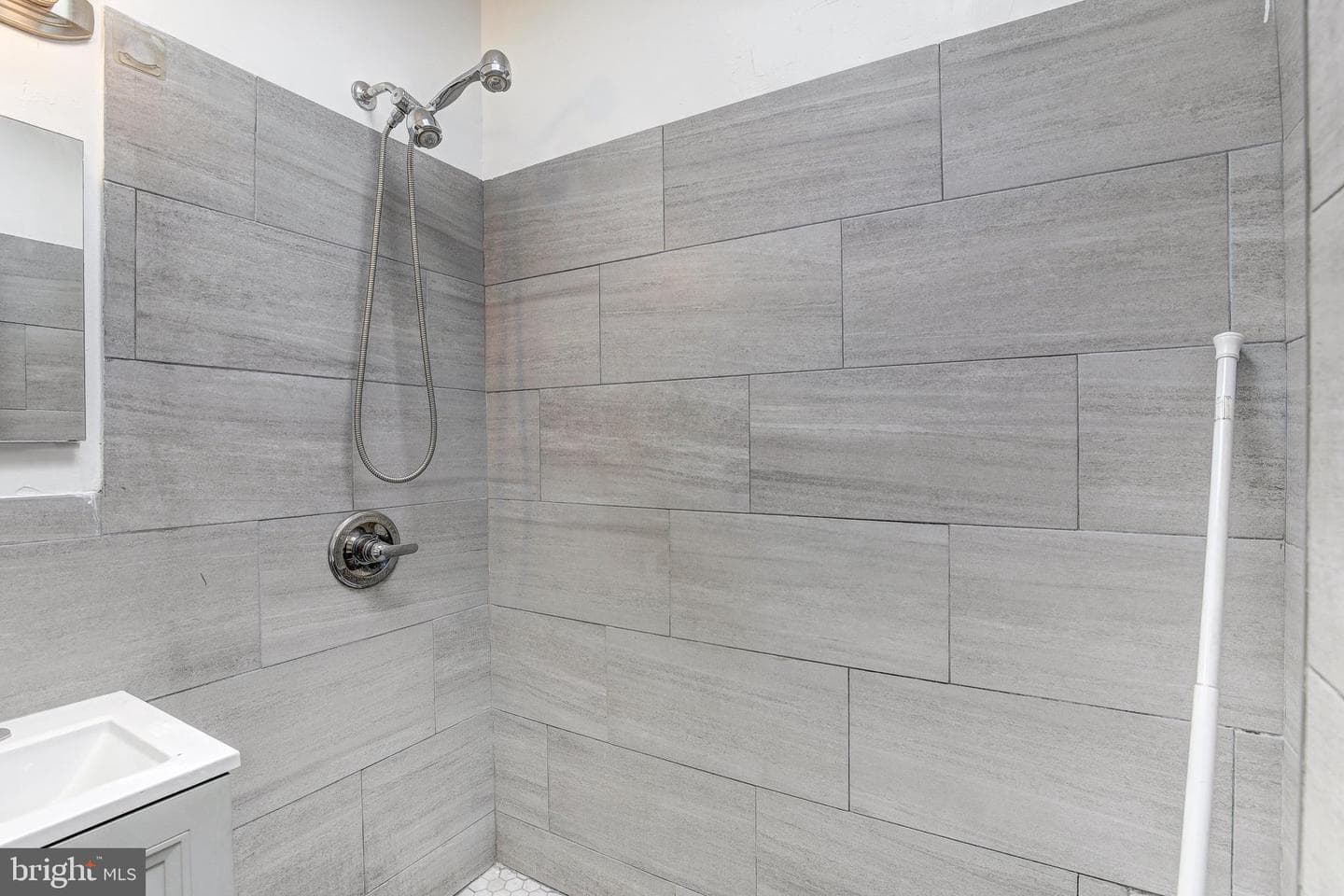 1003 Bonaparte Avenue photo 17