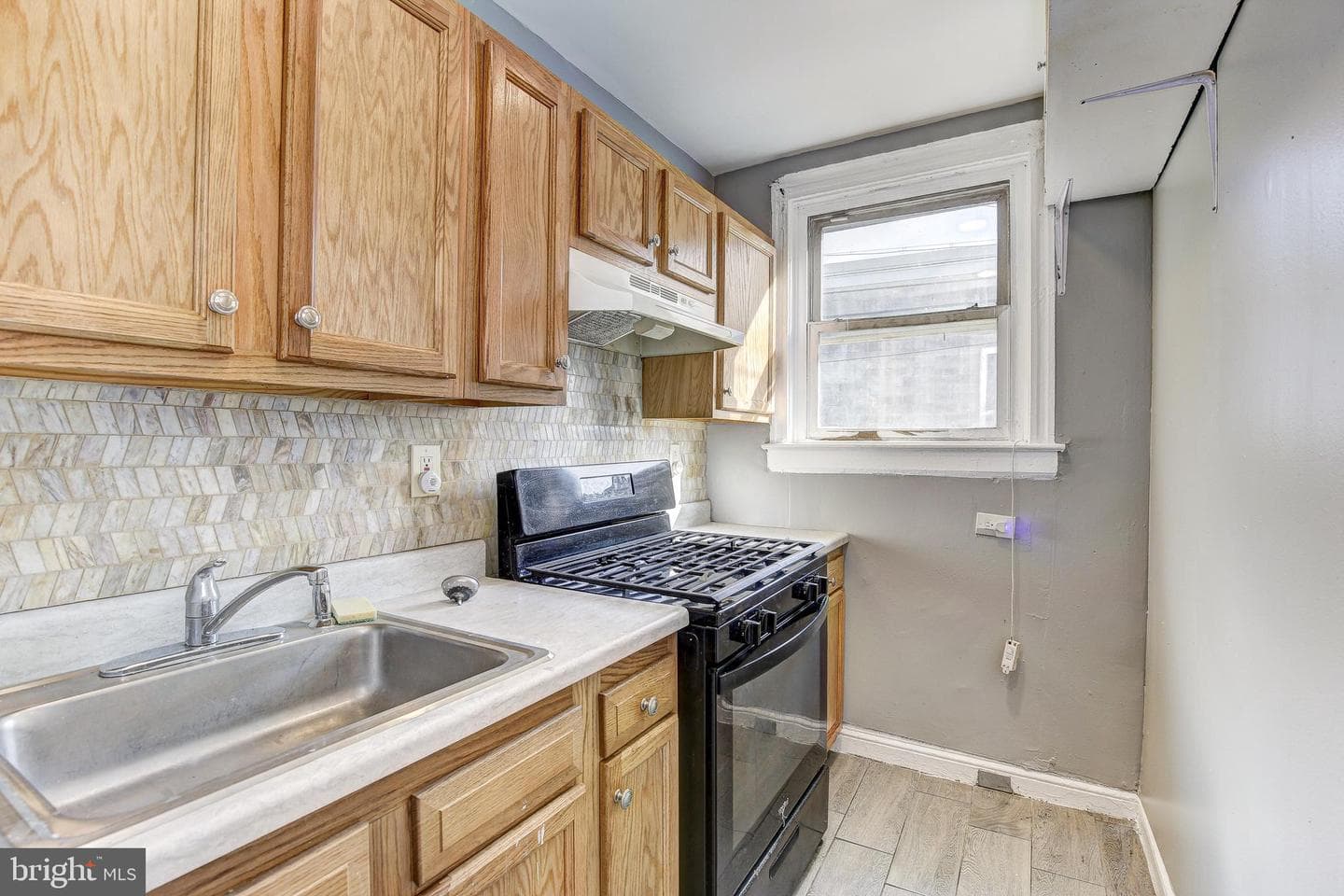 1003 Bonaparte Avenue photo 8